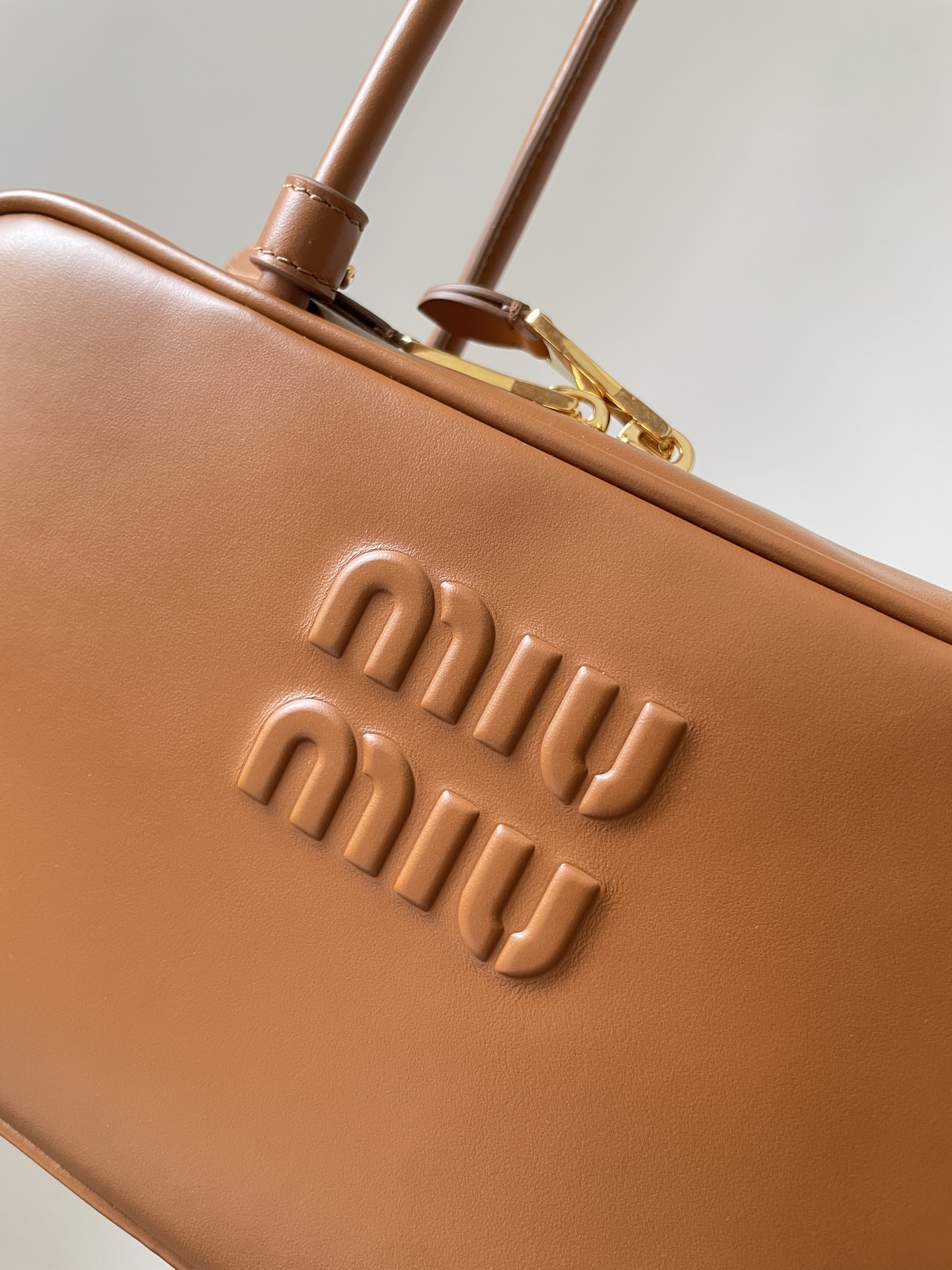 MIU MIU Beau Calfskin Handbag with Embossed Logo – Cognac - Image 4