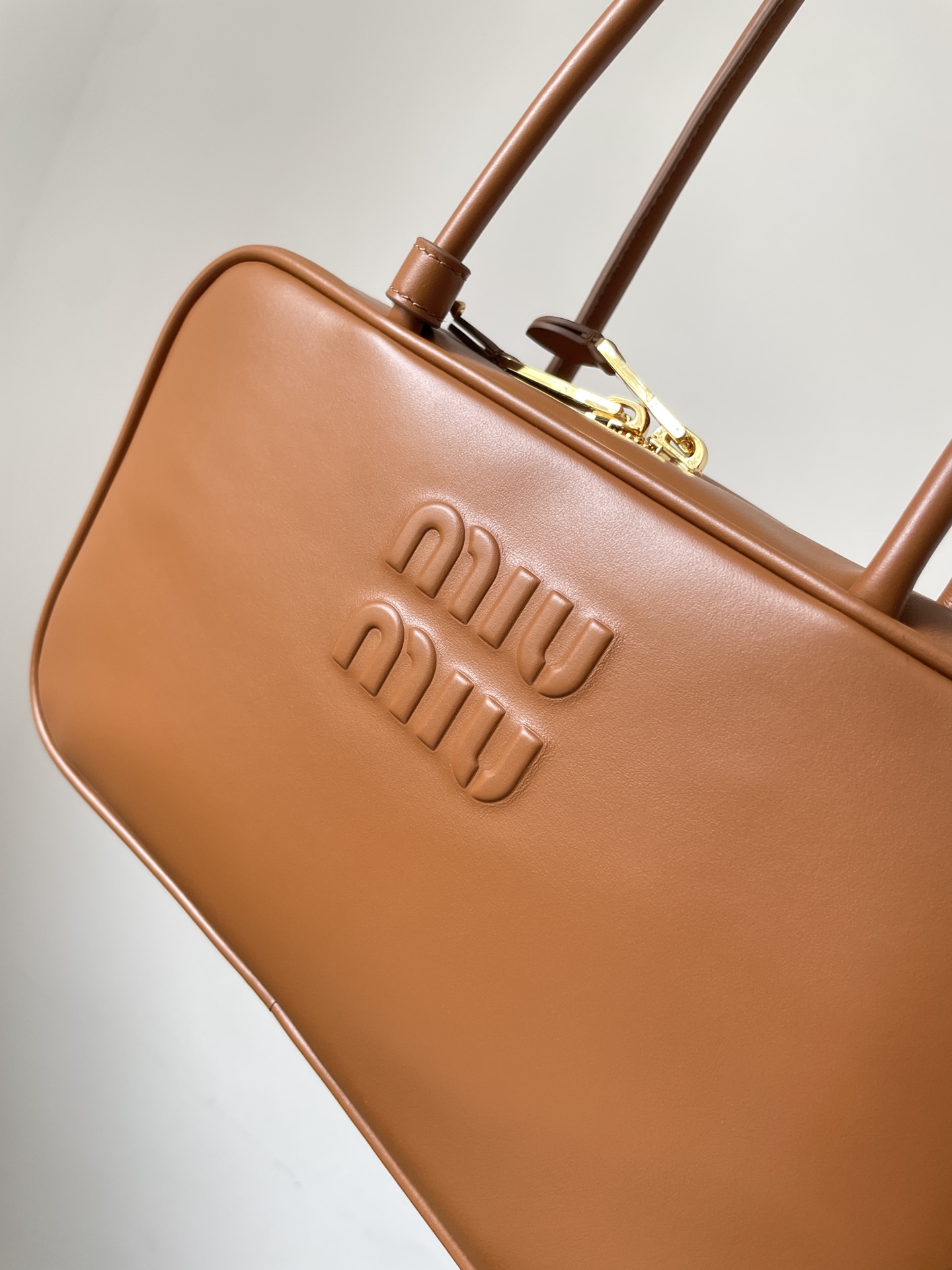 MIU MIU Beau Calfskin Handbag with Embossed Logo – Cognac - Image 7