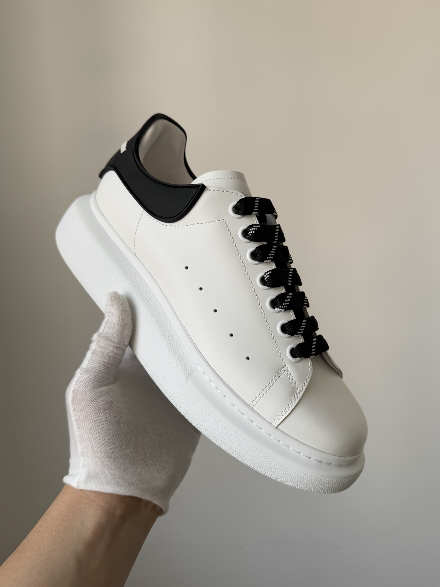 Alexander McQueen Oversized Sneaker Leather Lace-Up Low-Top Sneakers Unisex White Black - Image 2