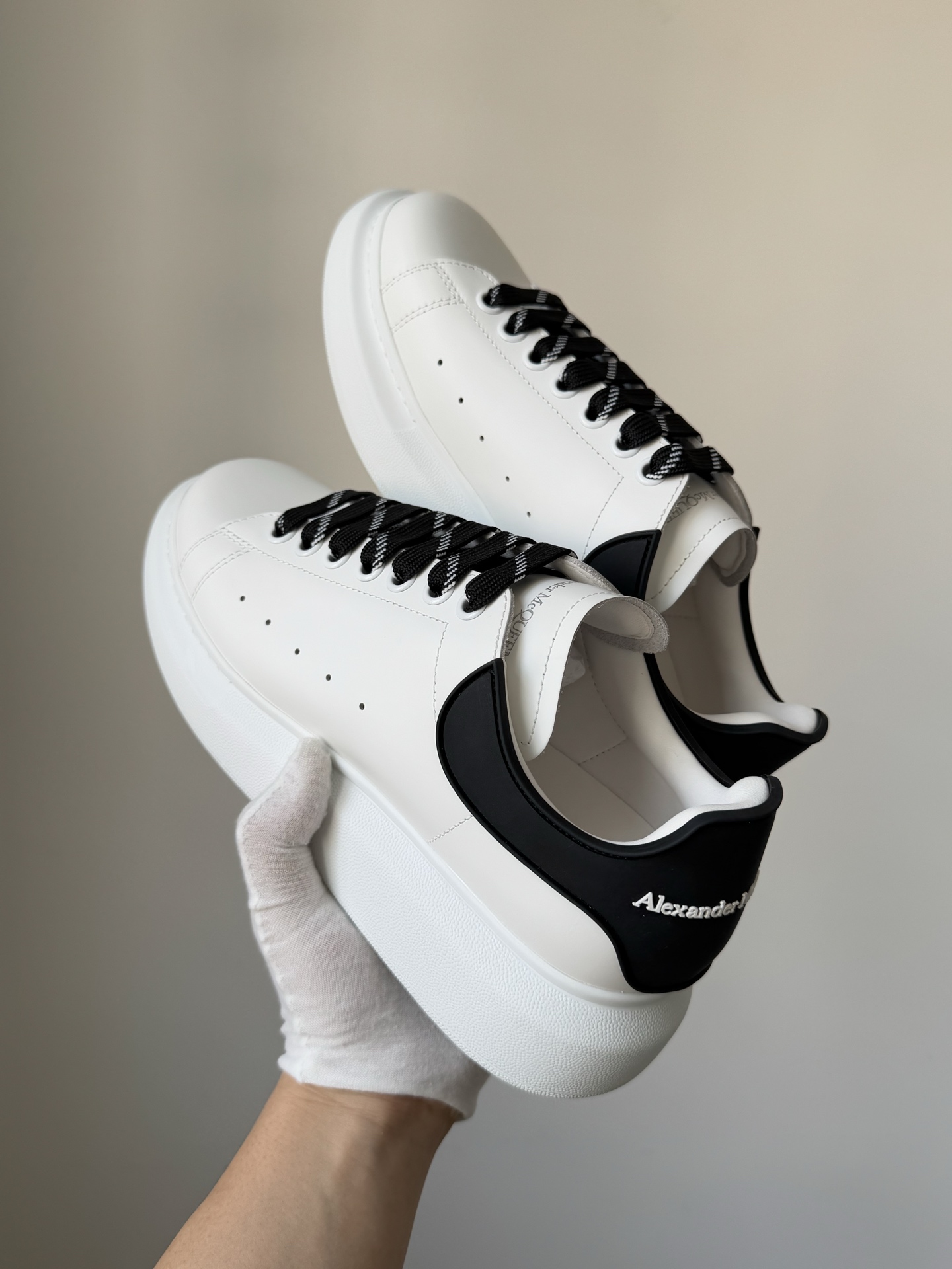 Alexander McQueen Oversized Sneaker Leather Lace-Up Low-Top Sneakers Unisex White Black - Image 5