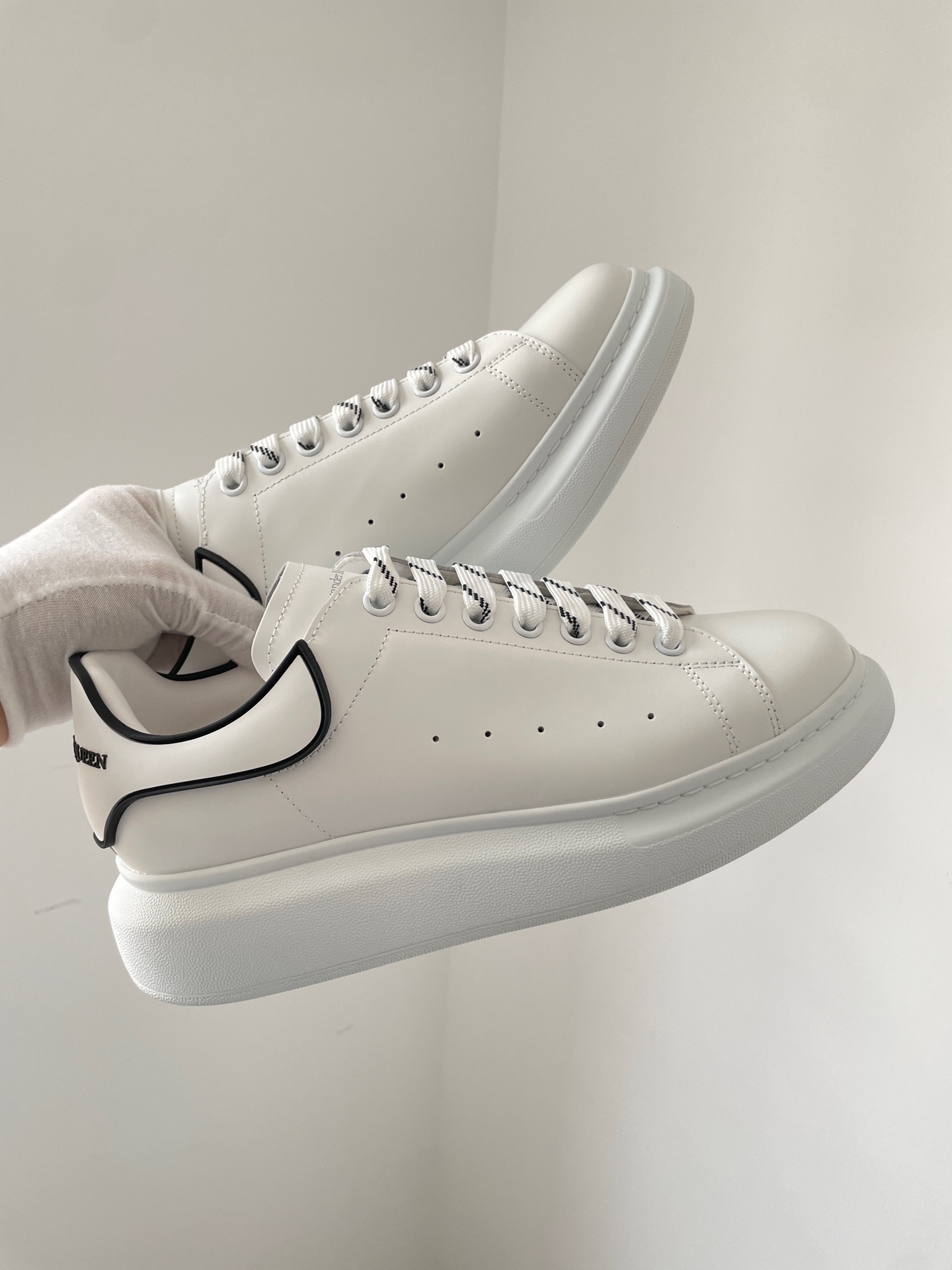 Alexander McQueen Oversized Sneaker Leather Smooth Calfskin Low-Top Sneakers Unisex White - Image 2