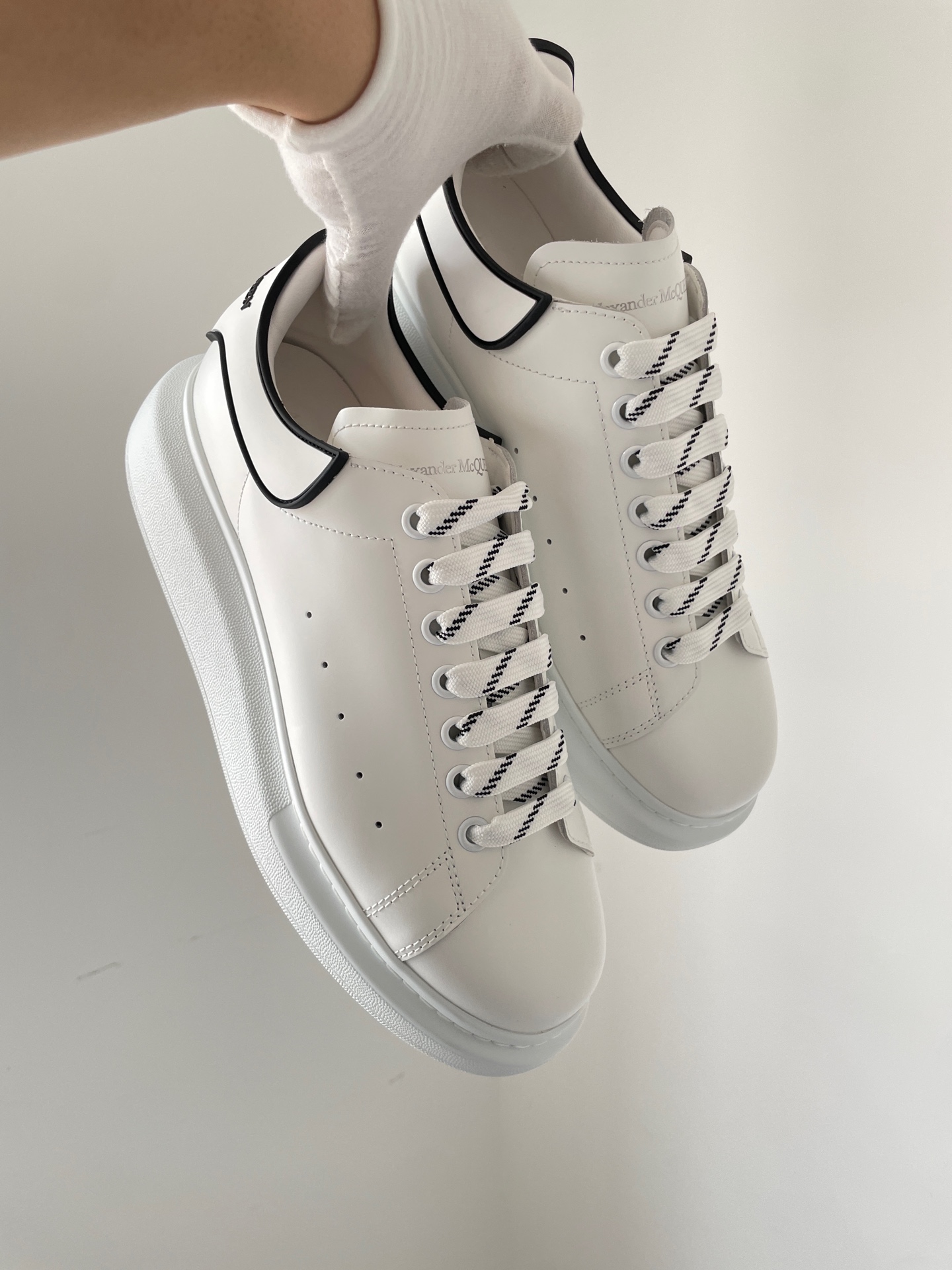 Alexander McQueen Oversized Sneaker Leather Smooth Calfskin Low-Top Sneakers Unisex White - Image 3