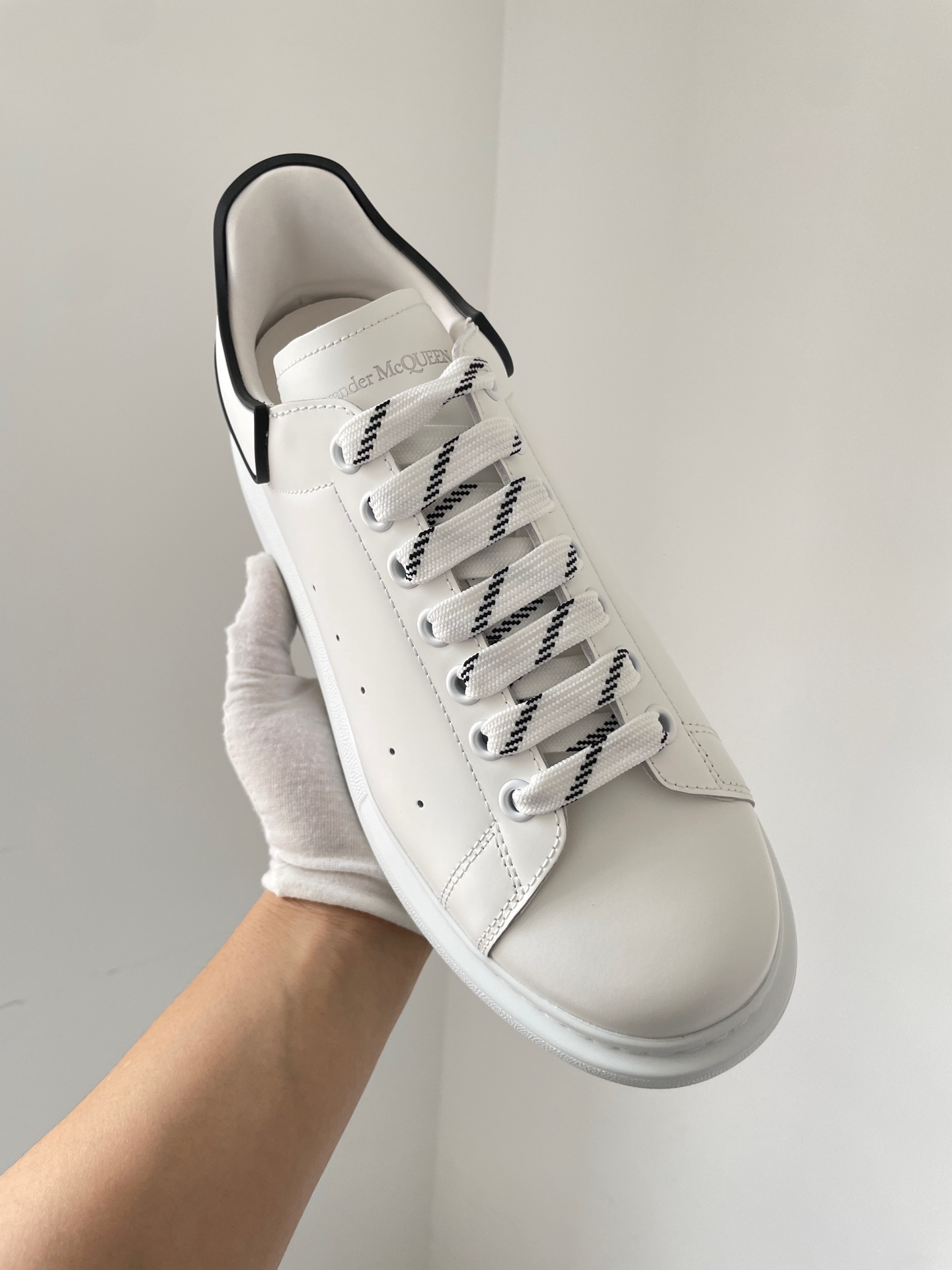 Alexander McQueen Oversized Sneaker Leather Smooth Calfskin Low-Top Sneakers Unisex White - Image 4