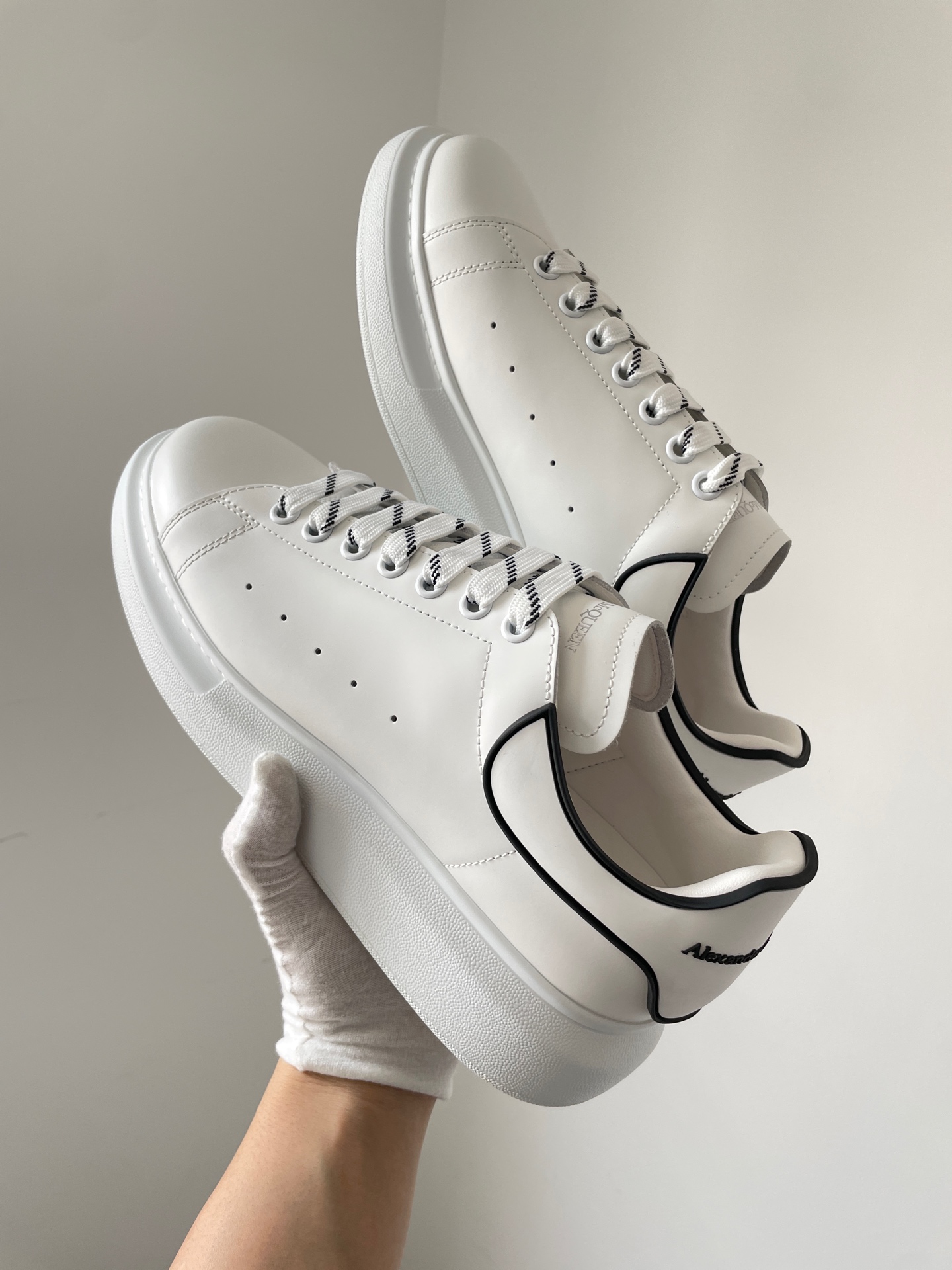 Alexander McQueen Oversized Sneaker Leather Smooth Calfskin Low-Top Sneakers Unisex White - Image 5