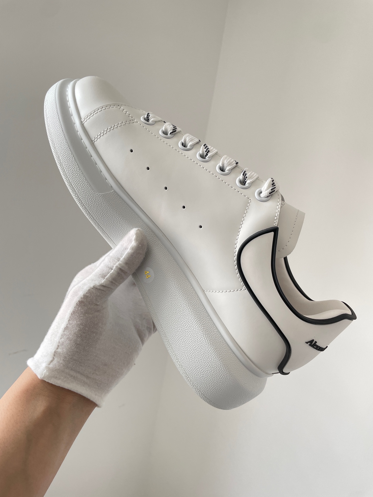 Alexander McQueen Oversized Sneaker Leather Smooth Calfskin Low-Top Sneakers Unisex White - Image 6