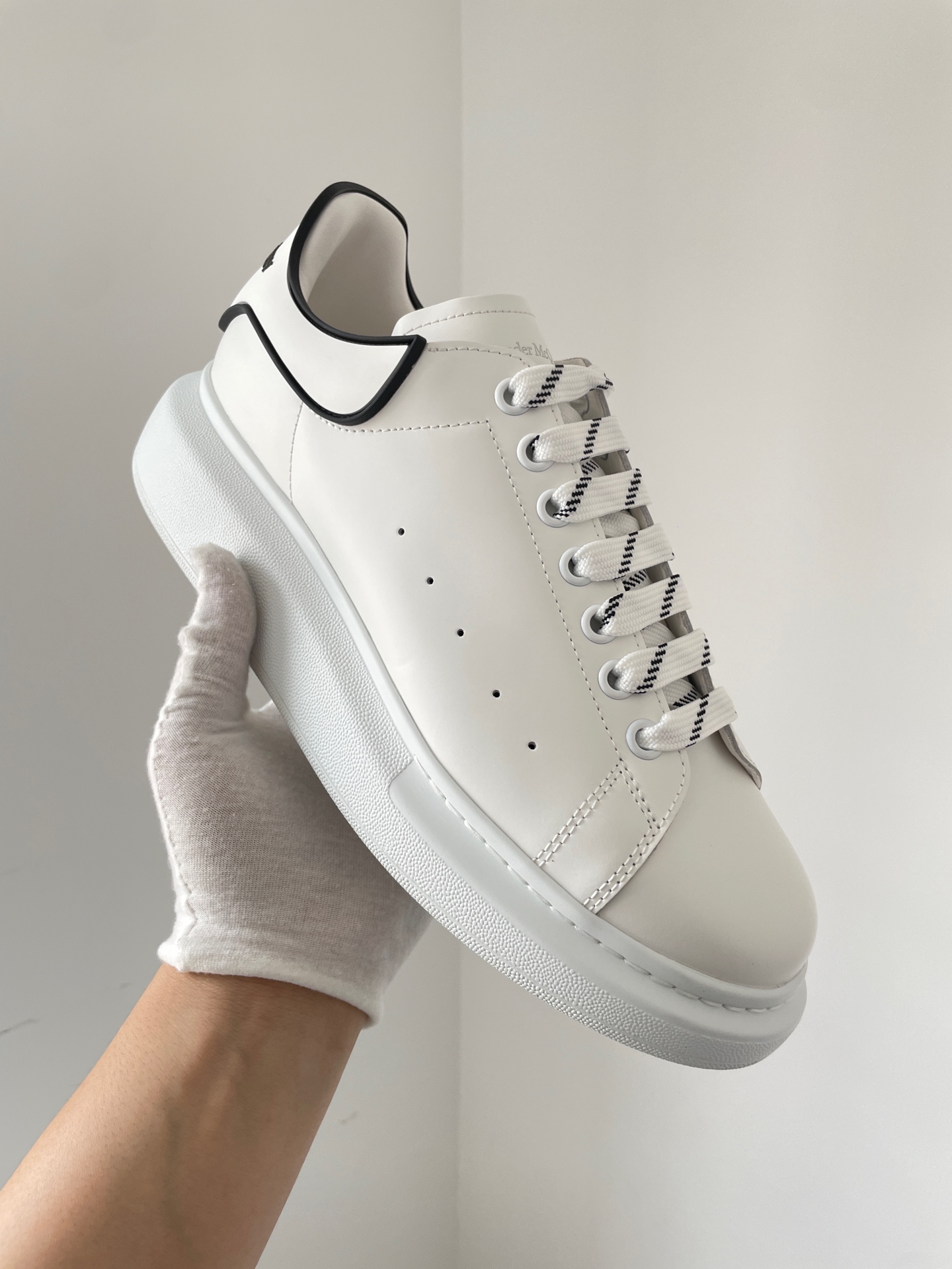 Alexander McQueen Oversized Sneaker Leather Smooth Calfskin Low-Top Sneakers Unisex White - Image 7