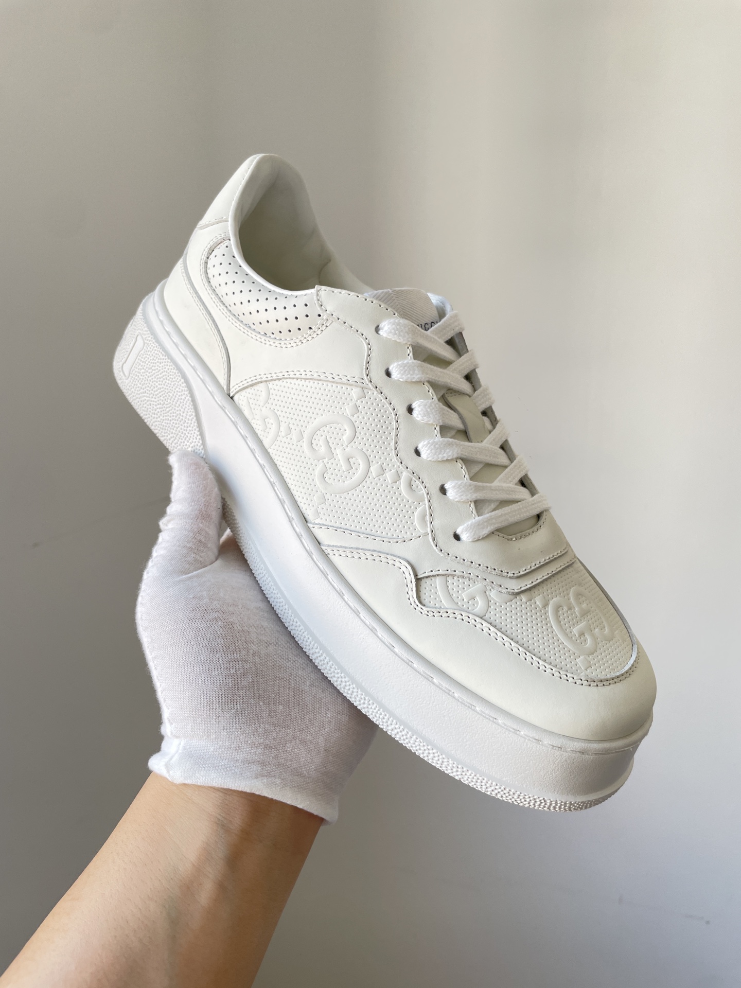 Gucci Chunky B GG Casual Low-Top Sneakers Unisex White - Image 2