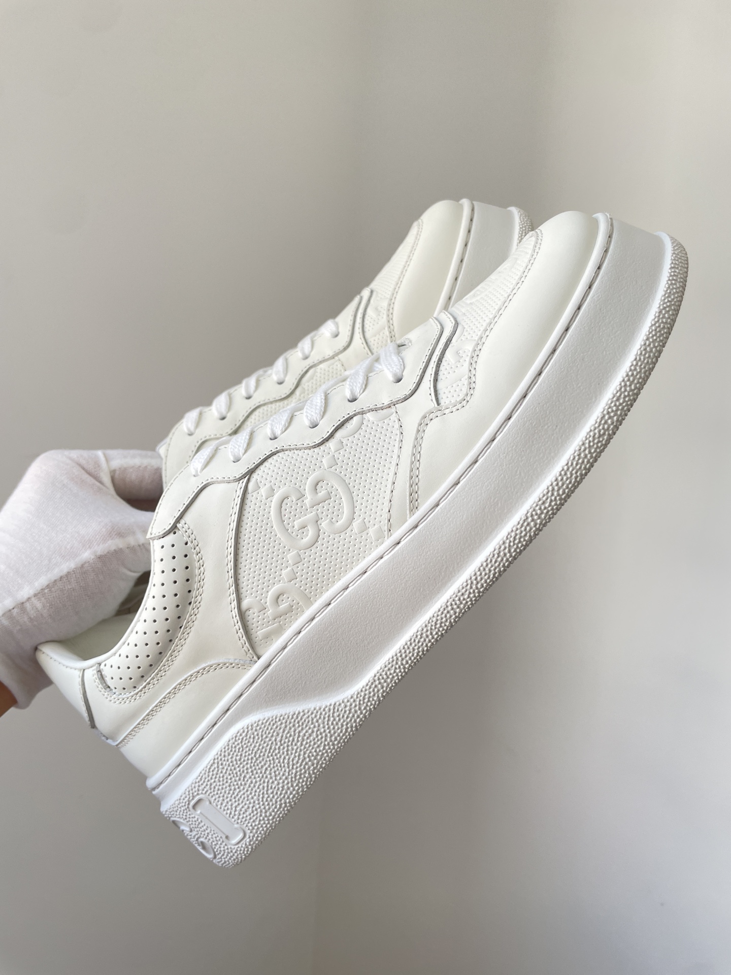 Gucci Chunky B GG Casual Low-Top Sneakers Unisex White - Image 3