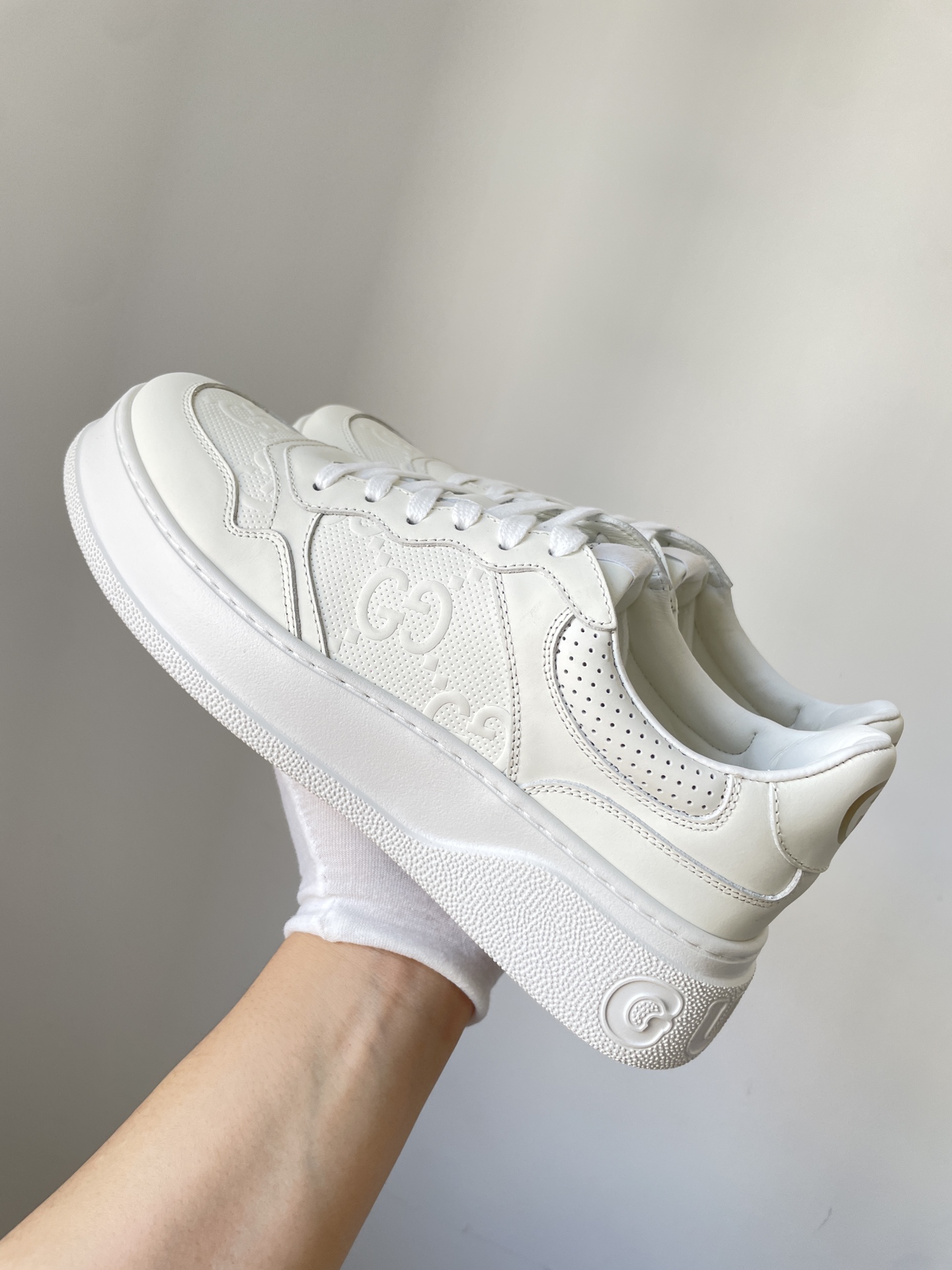 Gucci Chunky B GG Casual Low-Top Sneakers Unisex White - Image 5
