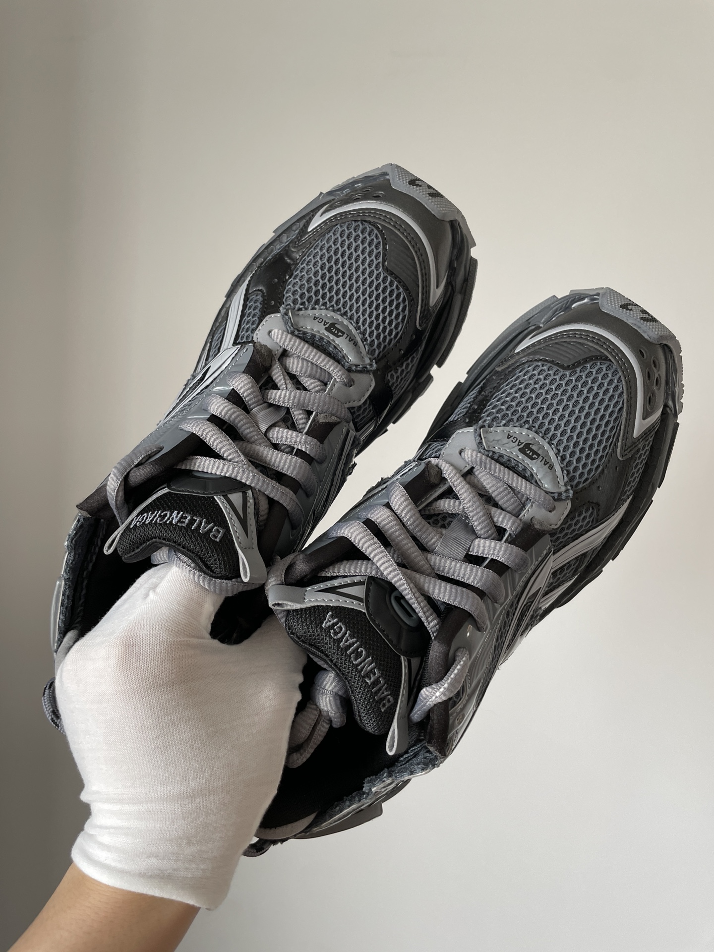 Balenciaga Runner Lace-Up Low-Top Gray Sneakers for Men - Image 3