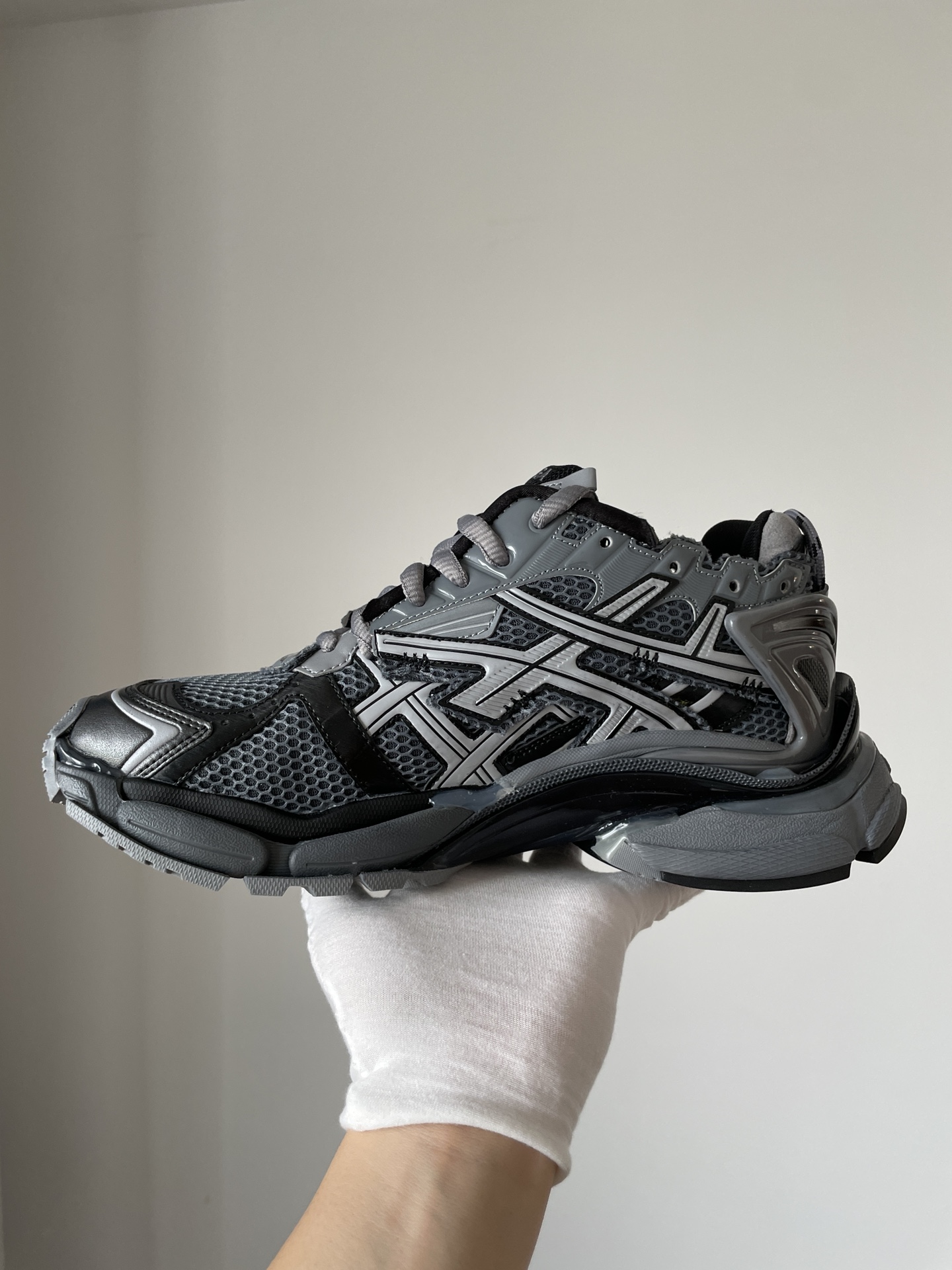 Balenciaga Runner Lace-Up Low-Top Gray Sneakers for Men - Image 7