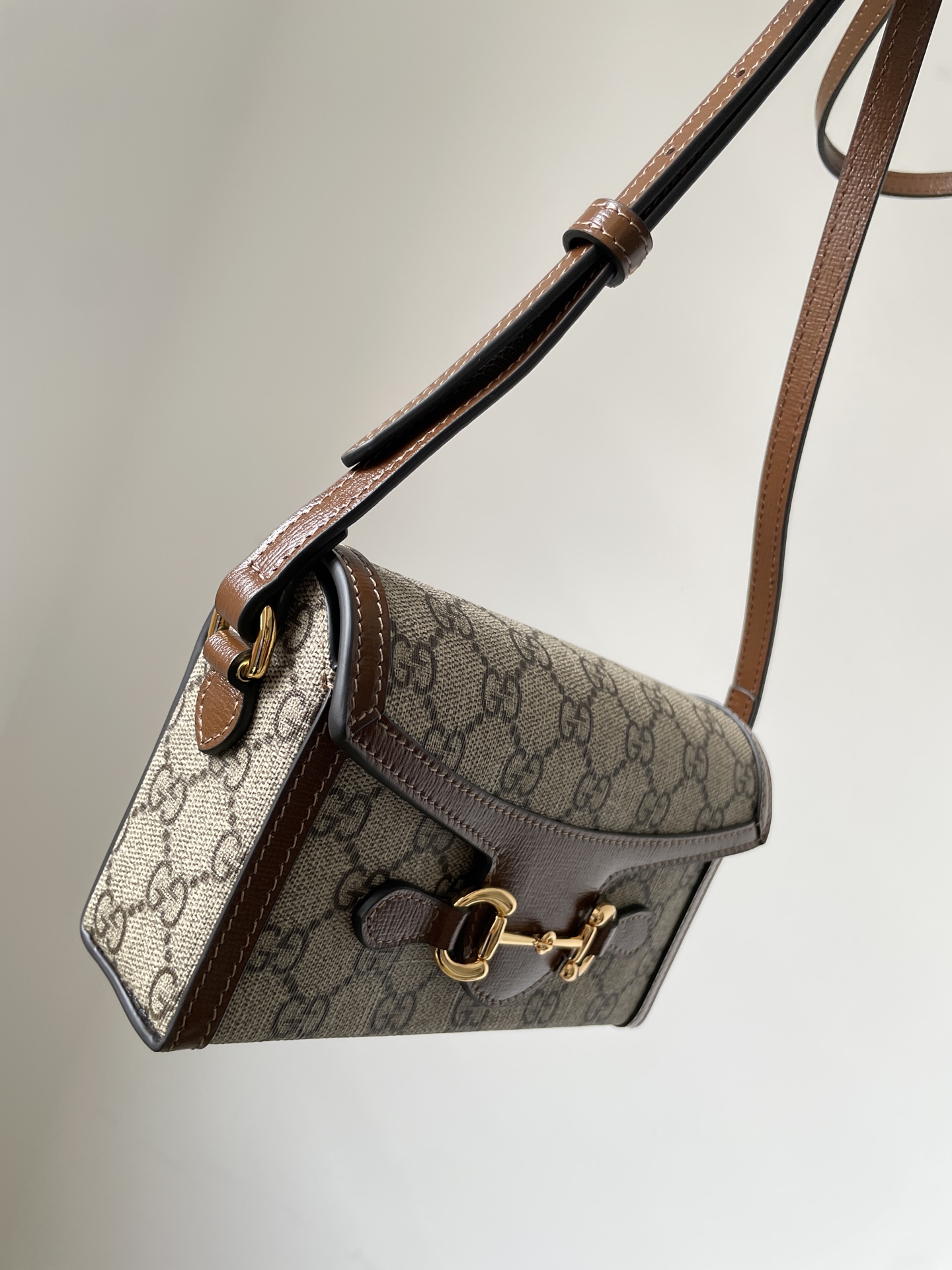 GUCCI Horsebit 1955 Mini GG Supreme Canvas Box Bag - Image 4