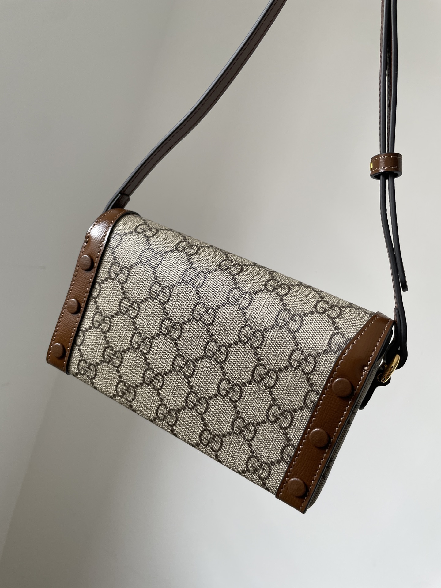 GUCCI Horsebit 1955 Mini GG Supreme Canvas Box Bag - Image 5