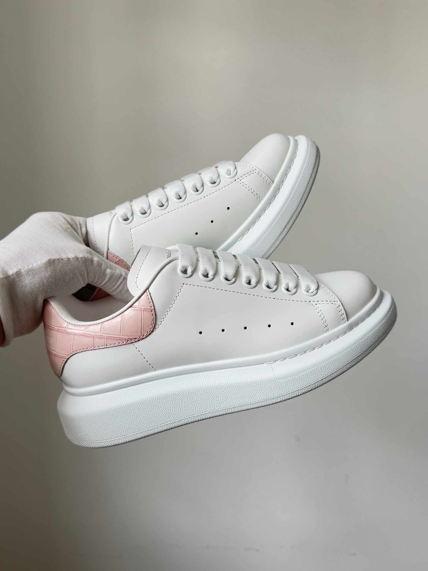 Alexander McQueen Oversized Sneaker Leather Platform Lace-Up Low-Top Sneakers Women White - Image 2