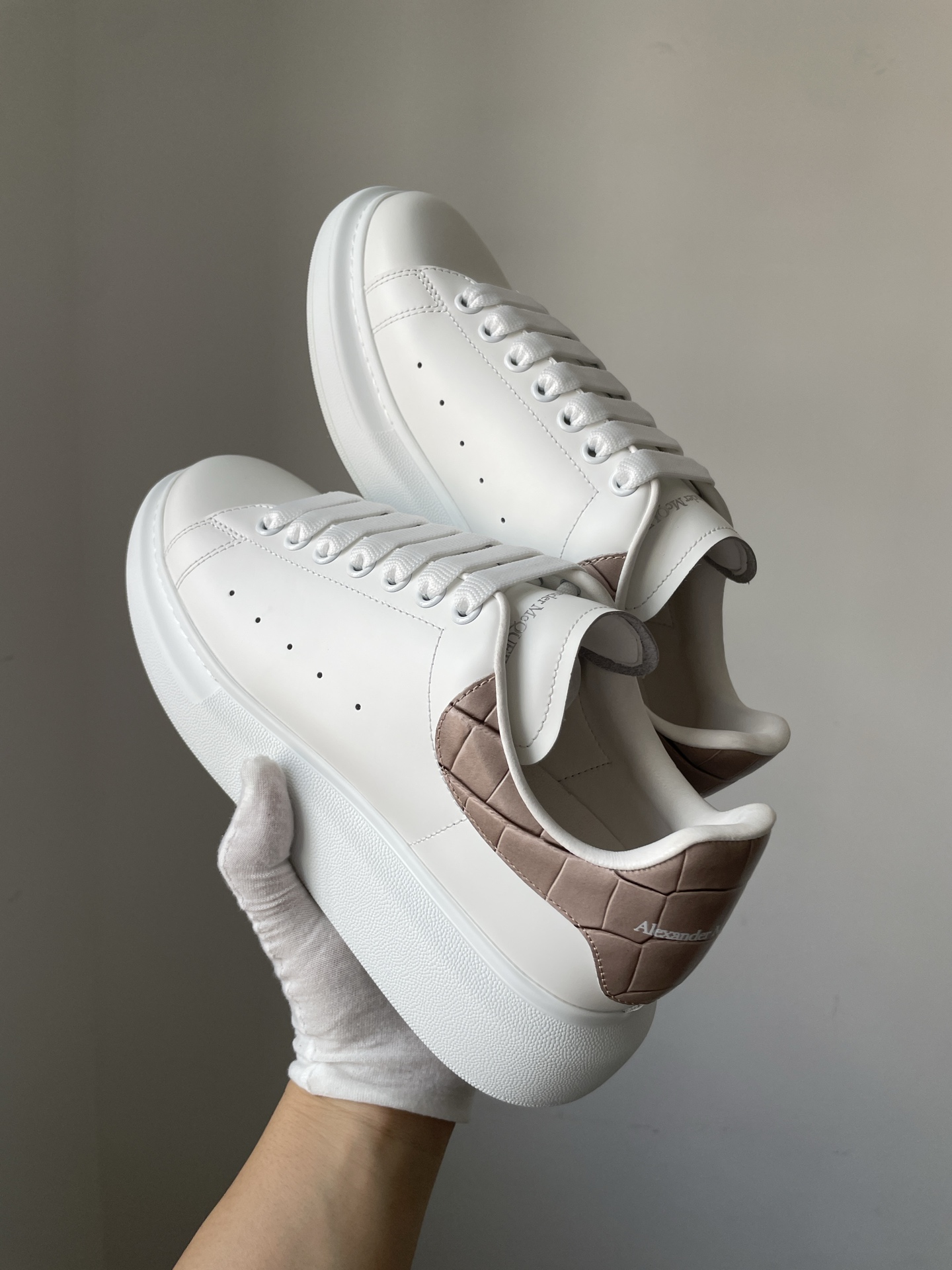 Alexander McQueen Oversized Sneaker Leather Stylish Low-Top Sneakers Unisex White Pink - Image 4