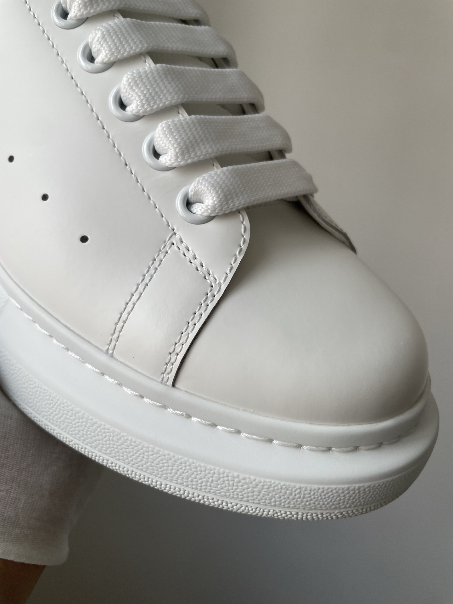 Alexander McQueen Oversized Sneaker Leather Stylish Low-Top Sneakers Unisex White Pink - Image 7