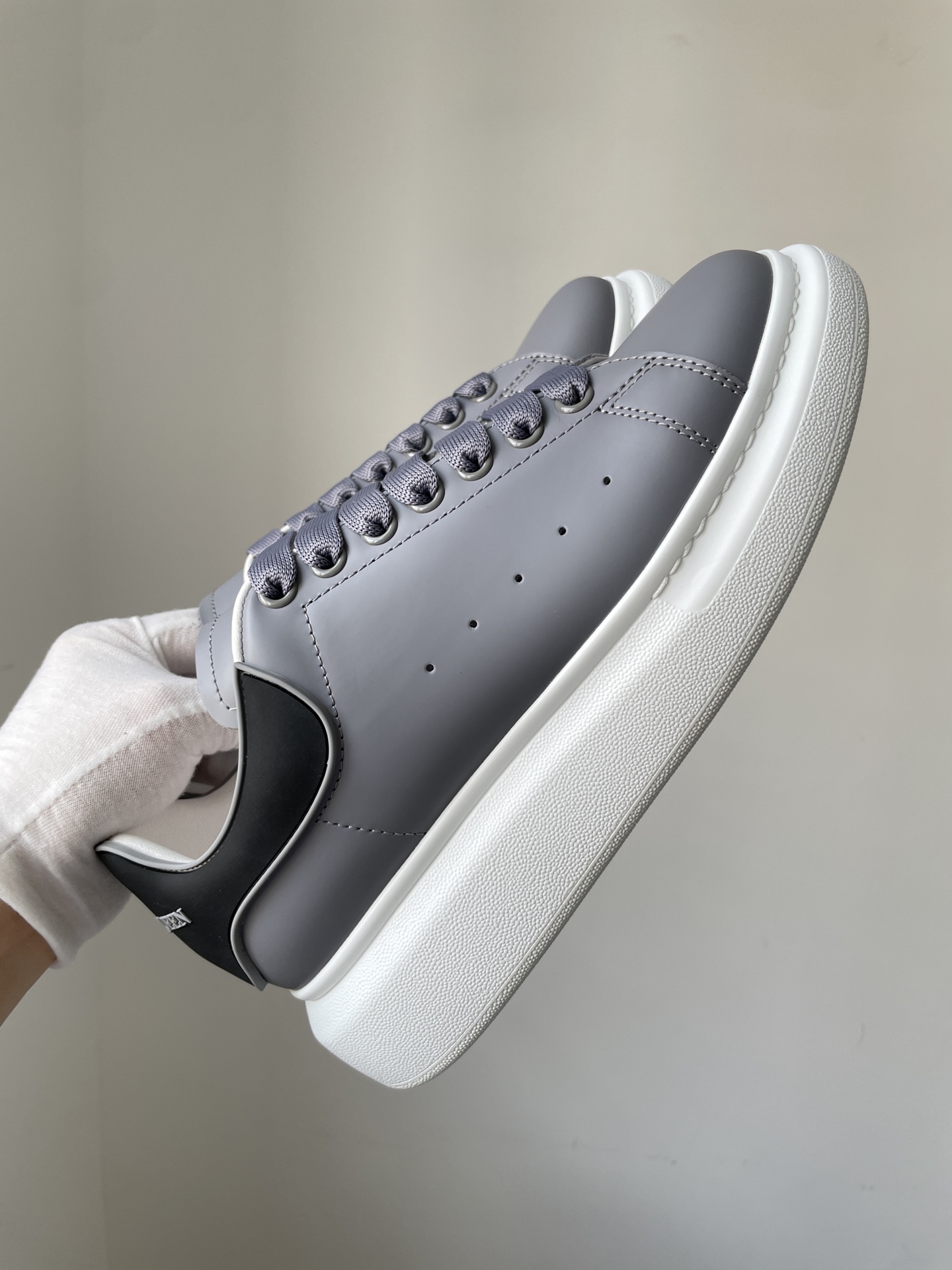 Alexander McQueen Oversized Sneaker Leather Round Toe Lace-Up Low-Top Sneakers Men Gray - Image 2