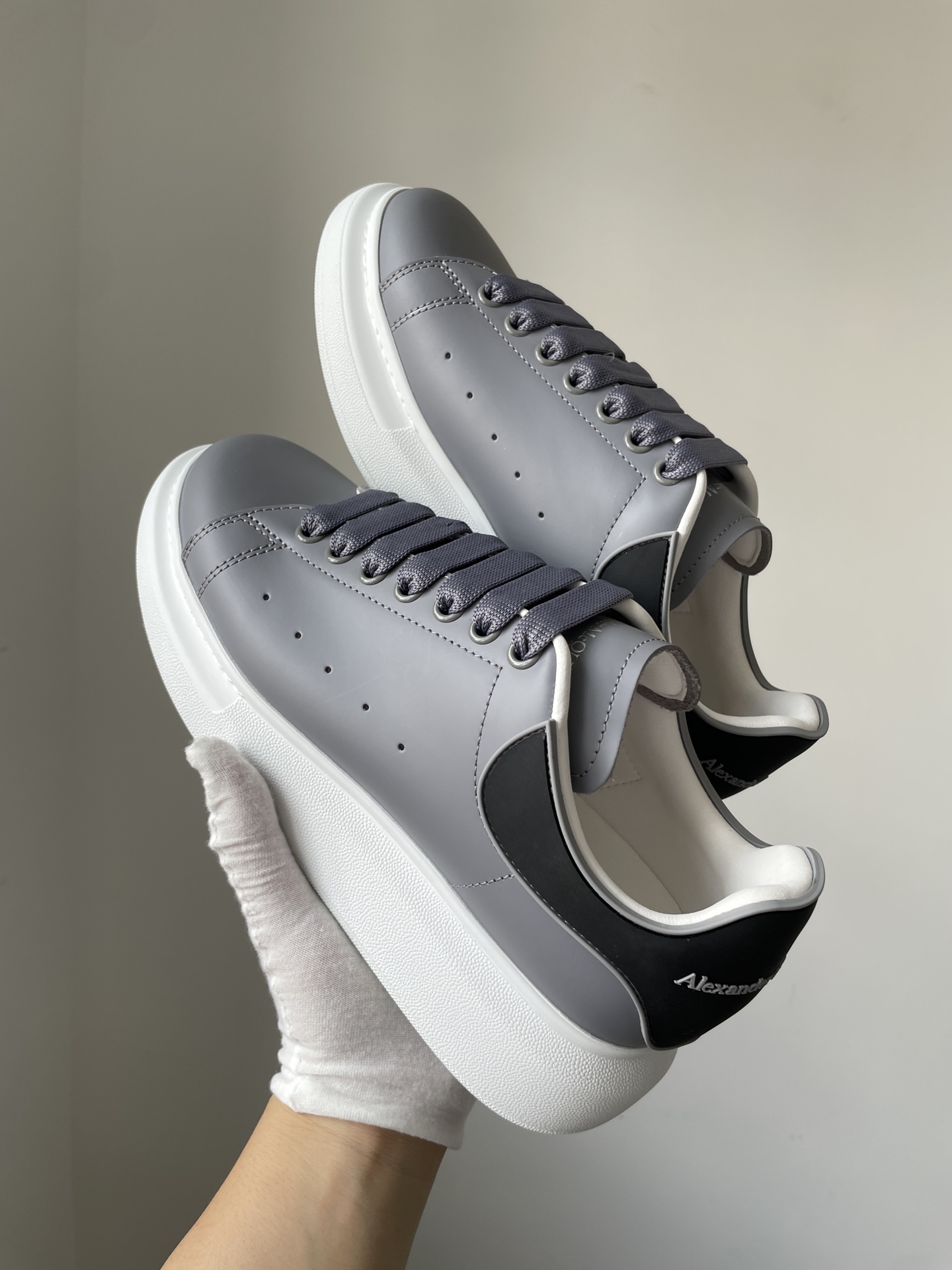 Alexander McQueen Oversized Sneaker Leather Round Toe Lace-Up Low-Top Sneakers Men Gray - Image 4