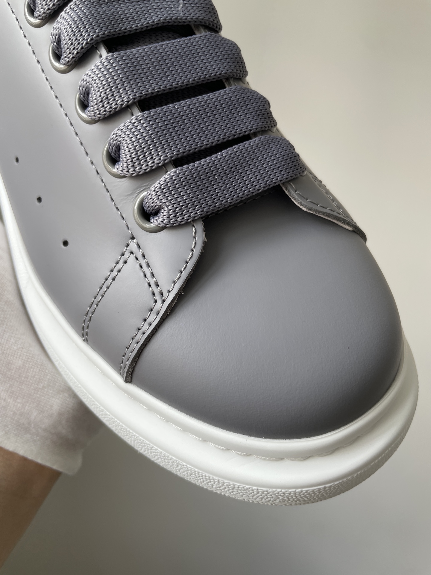 Alexander McQueen Oversized Sneaker Leather Round Toe Lace-Up Low-Top Sneakers Men Gray - Image 6