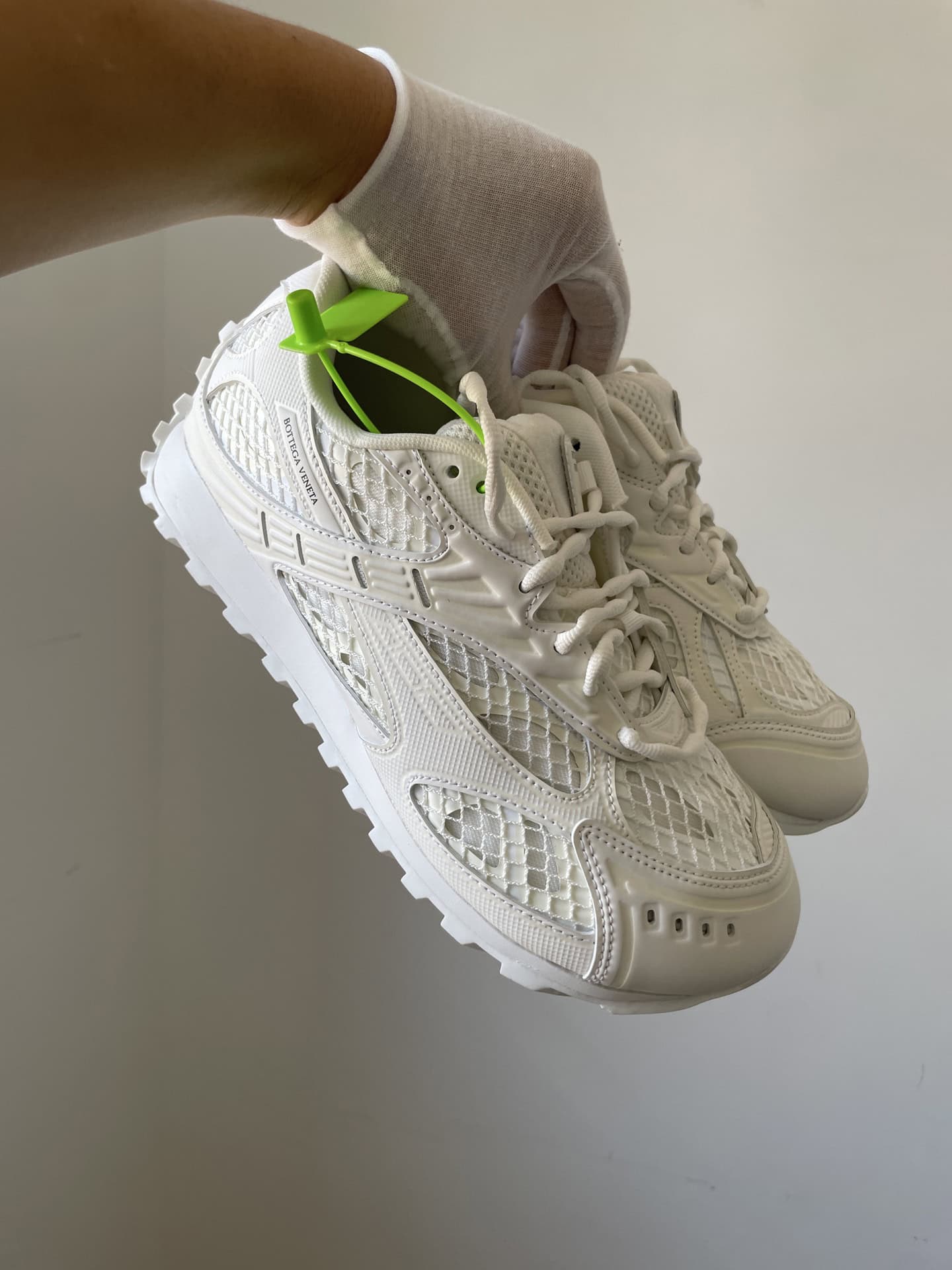 Bottega Veneta Orbit Mesh Round Toe Lace-Up Low-Top Sneakers Unisex White - Image 3