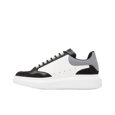 Alexander McQueen Oversized Sneaker Round Toe Lace-Up Low-Top Sneakers Unisex Black White