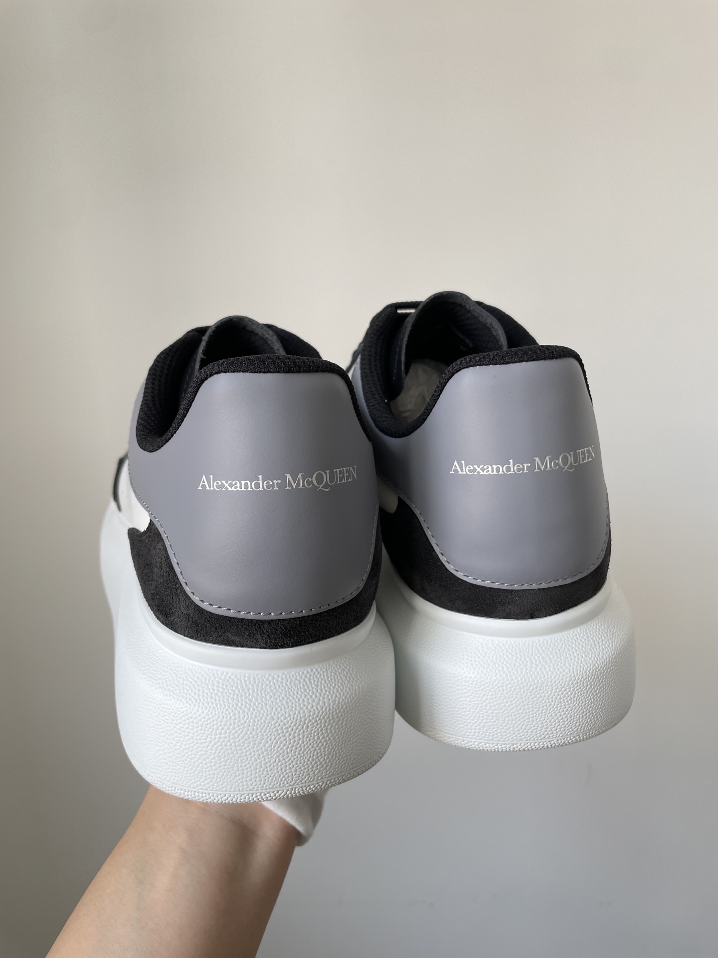 Alexander McQueen Oversized Sneaker Round Toe Lace-Up Low-Top Sneakers Unisex Black White - Image 5