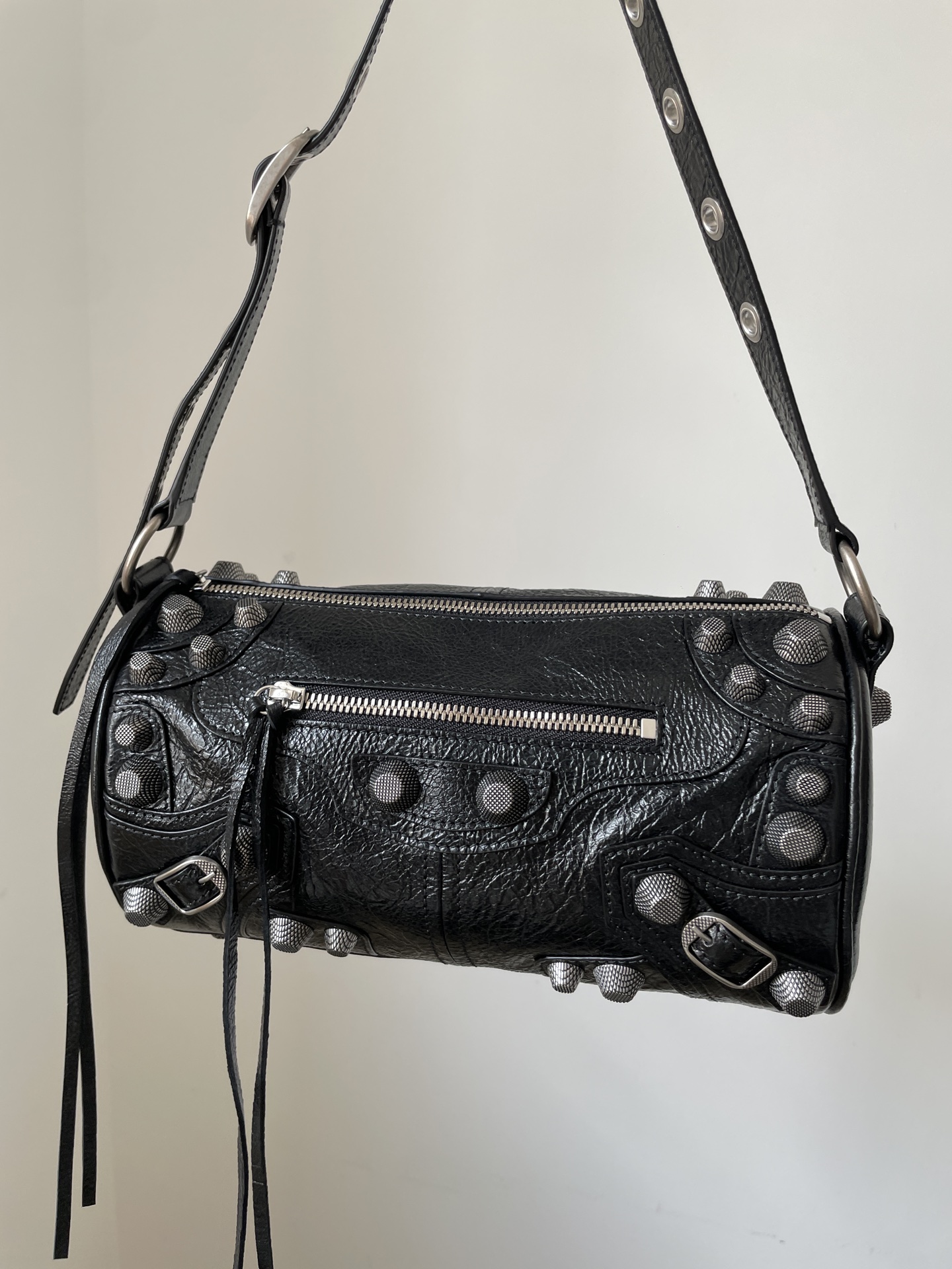 Balenciaga Le Cagole Adjustable Shoulder Bag in Grained Lambskin Leather – Regular Size Black - Image 3