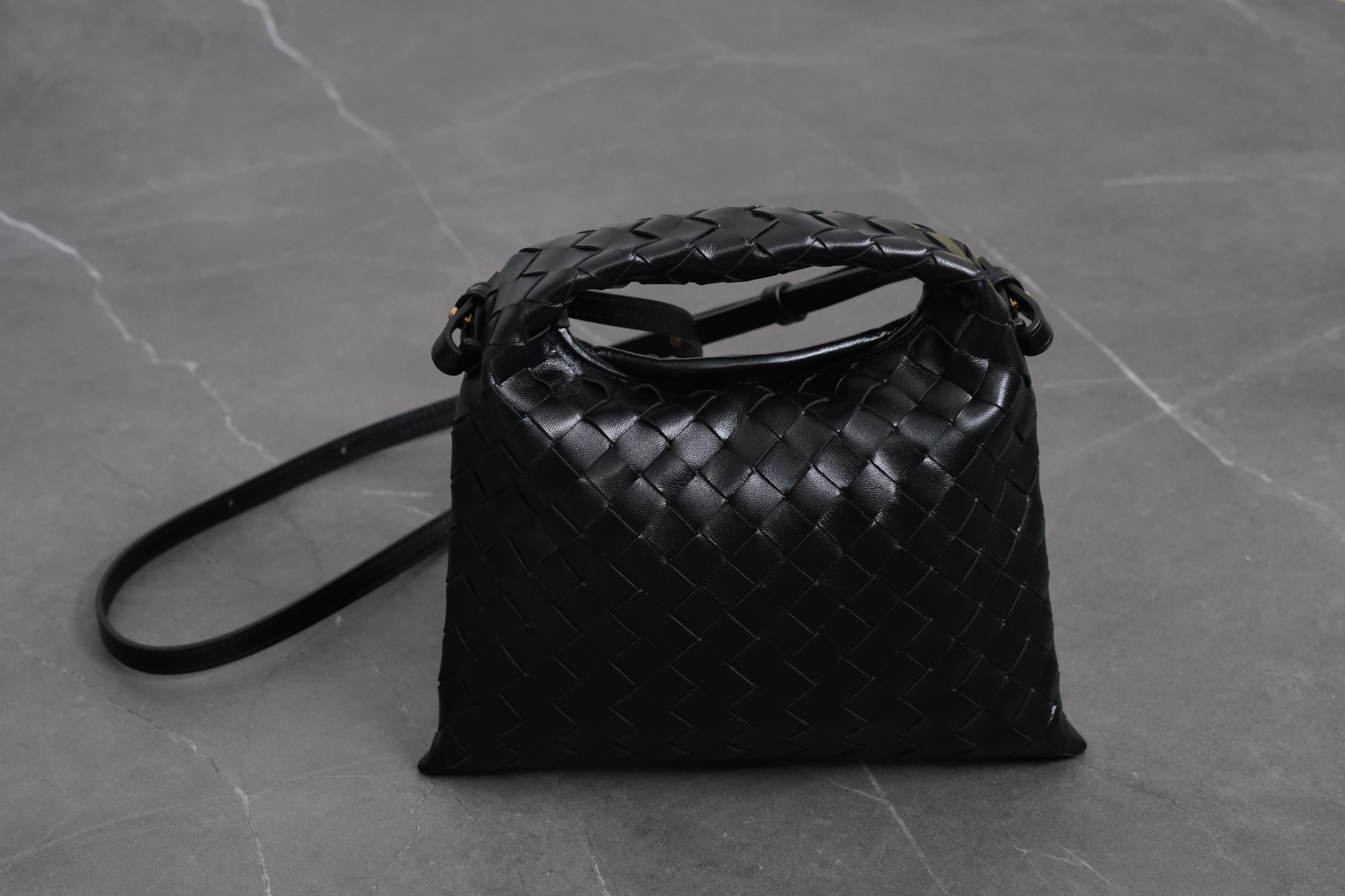 Bottega Veneta Hop Mini Intrecciato Calfskin Tote Shoulder Crossbody Bag with Magnetic Closure – Black - Image 3