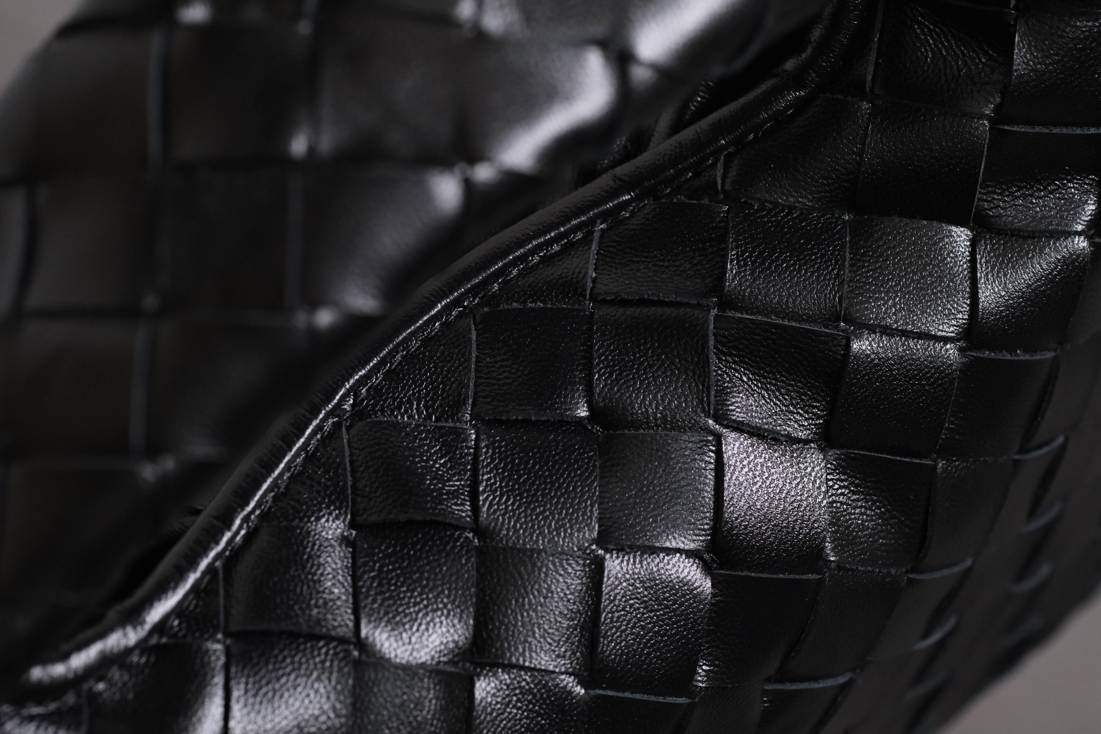 Bottega Veneta Hop Mini Intrecciato Calfskin Tote Shoulder Crossbody Bag with Magnetic Closure – Black - Image 5