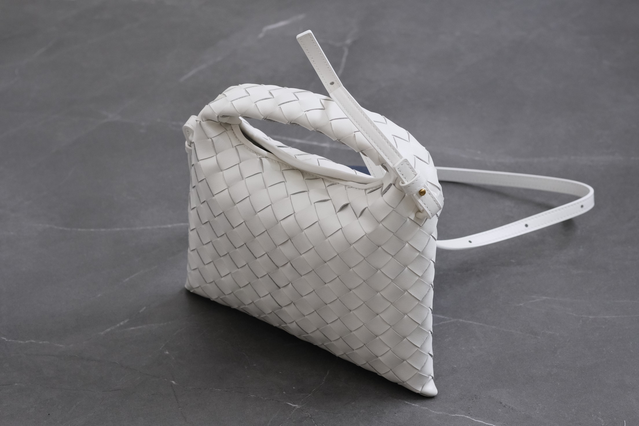 Bottega Veneta Hop Mini Intrecciato Calfskin Tote Shoulder Crossbody Bag with Magnetic Closure – White - Image 3