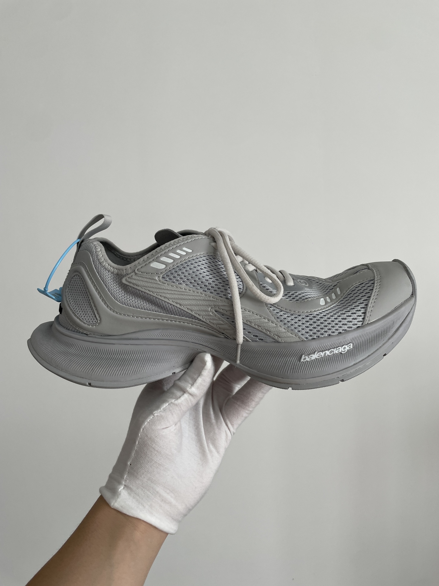 Balenciaga Circuit Round-Toe Lace-Up Low-Top Gray Training Sneakers for Men - Image 3