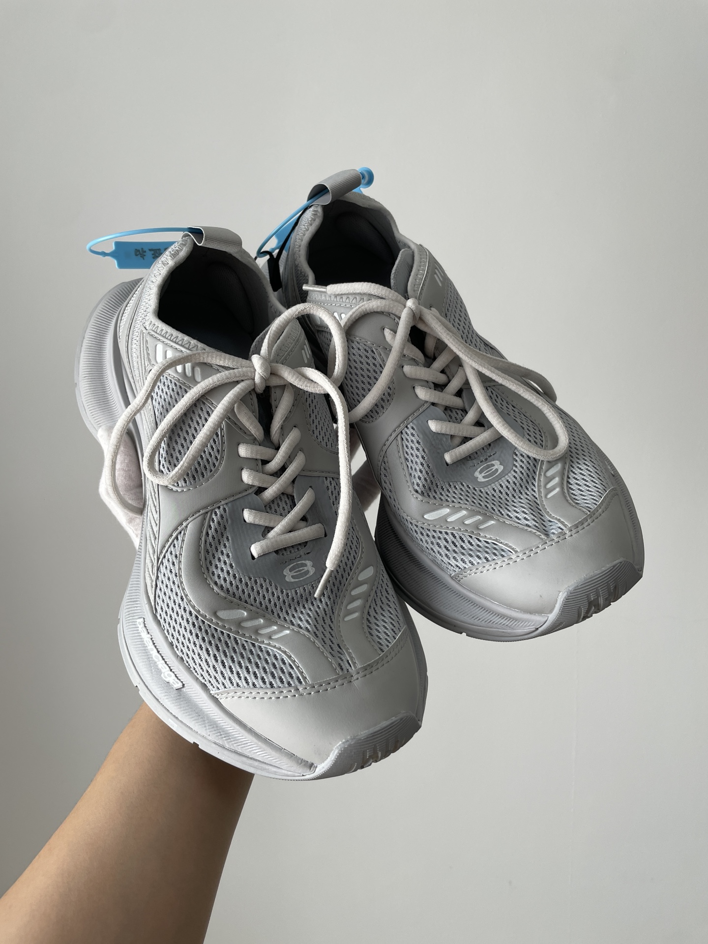 Balenciaga Circuit Round-Toe Lace-Up Low-Top Gray Training Sneakers for Men - Image 4