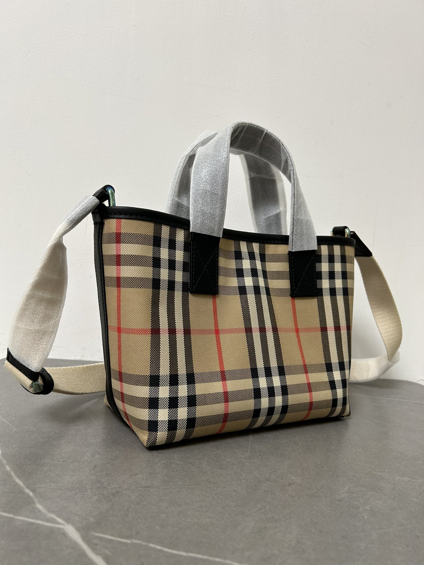 Burberry Icon Check Cotton Tote Bag with Adjustable Web Strap – Archive Beige - Image 3