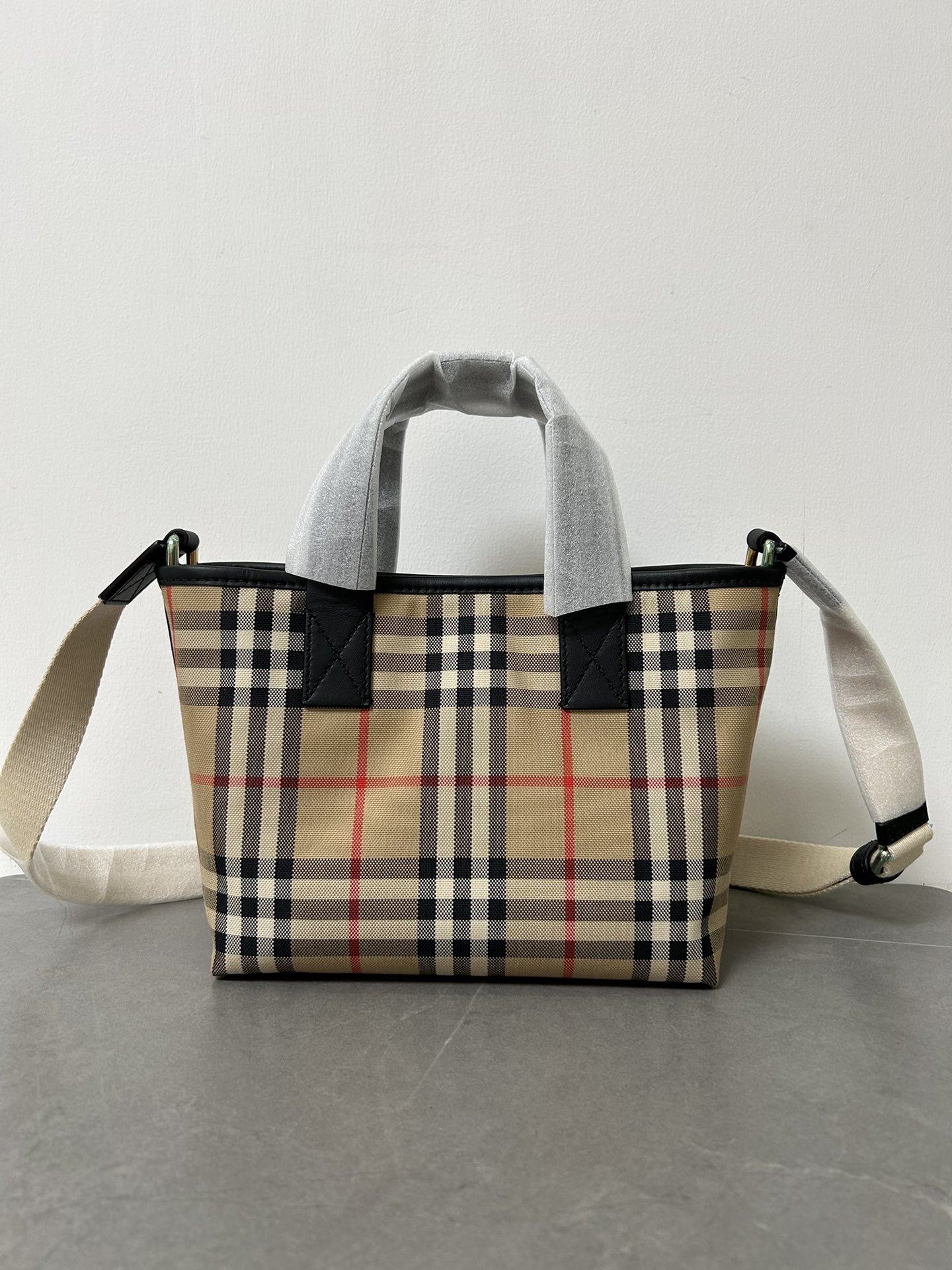 Burberry Icon Check Cotton Tote Bag with Adjustable Web Strap – Archive Beige - Image 4