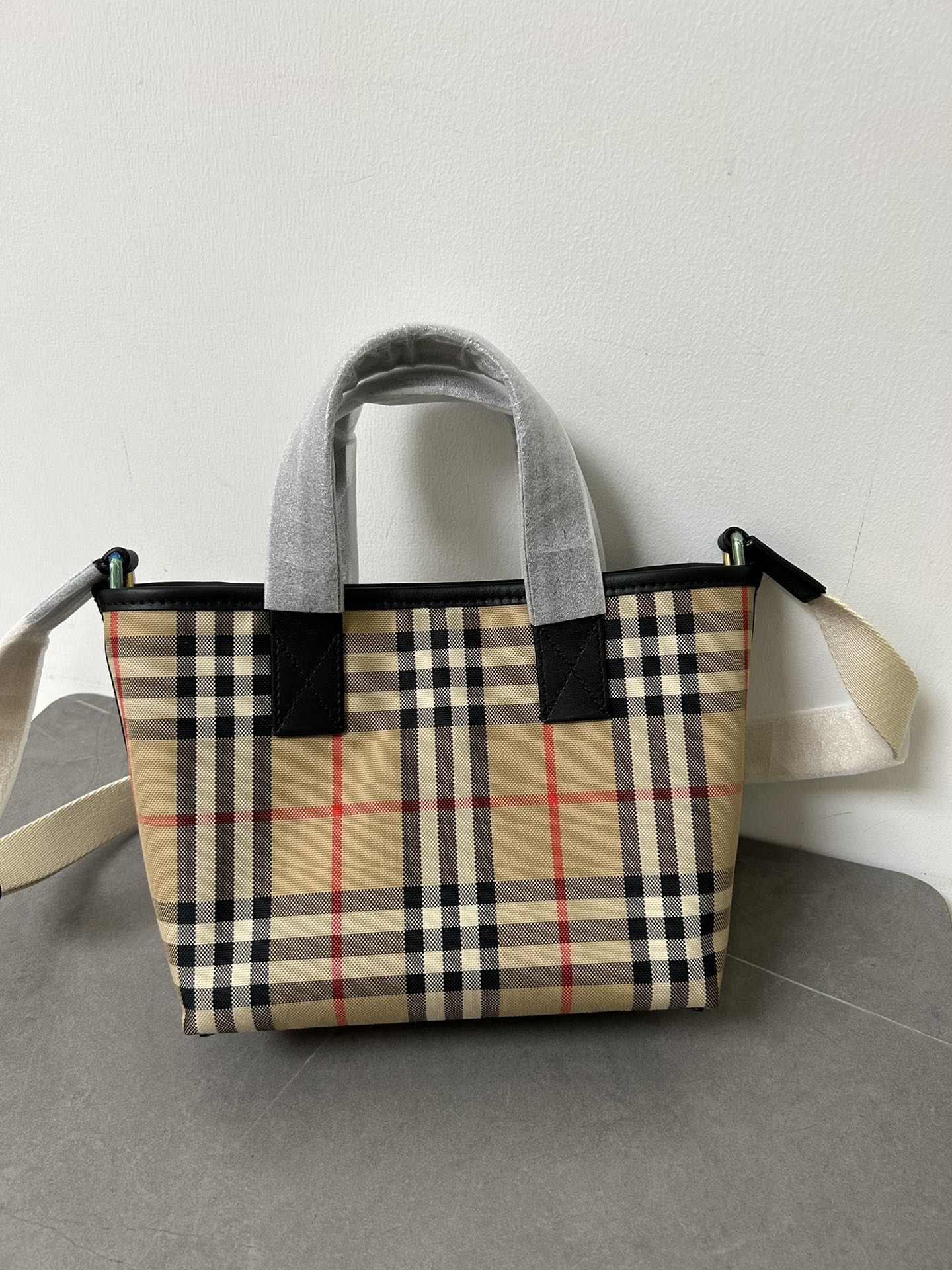 Burberry Icon Check Cotton Tote Bag with Adjustable Web Strap – Archive Beige - Image 7
