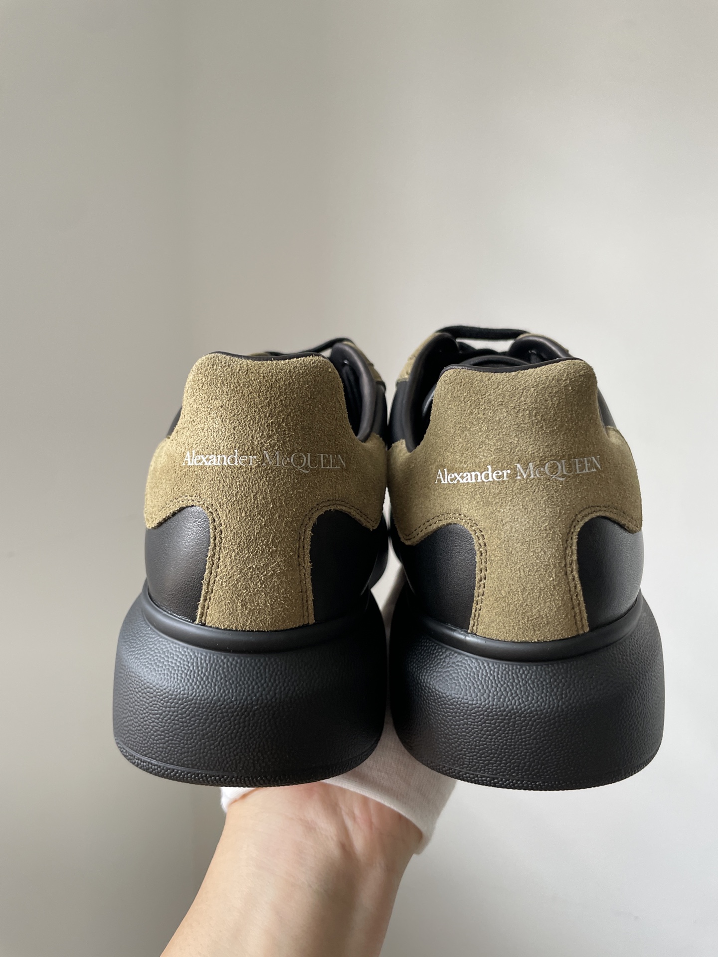 Alexander McQueen Oversized Sneaker Leather Round Toe Lace-Up Low-Top Sneakers Men Green - Image 4