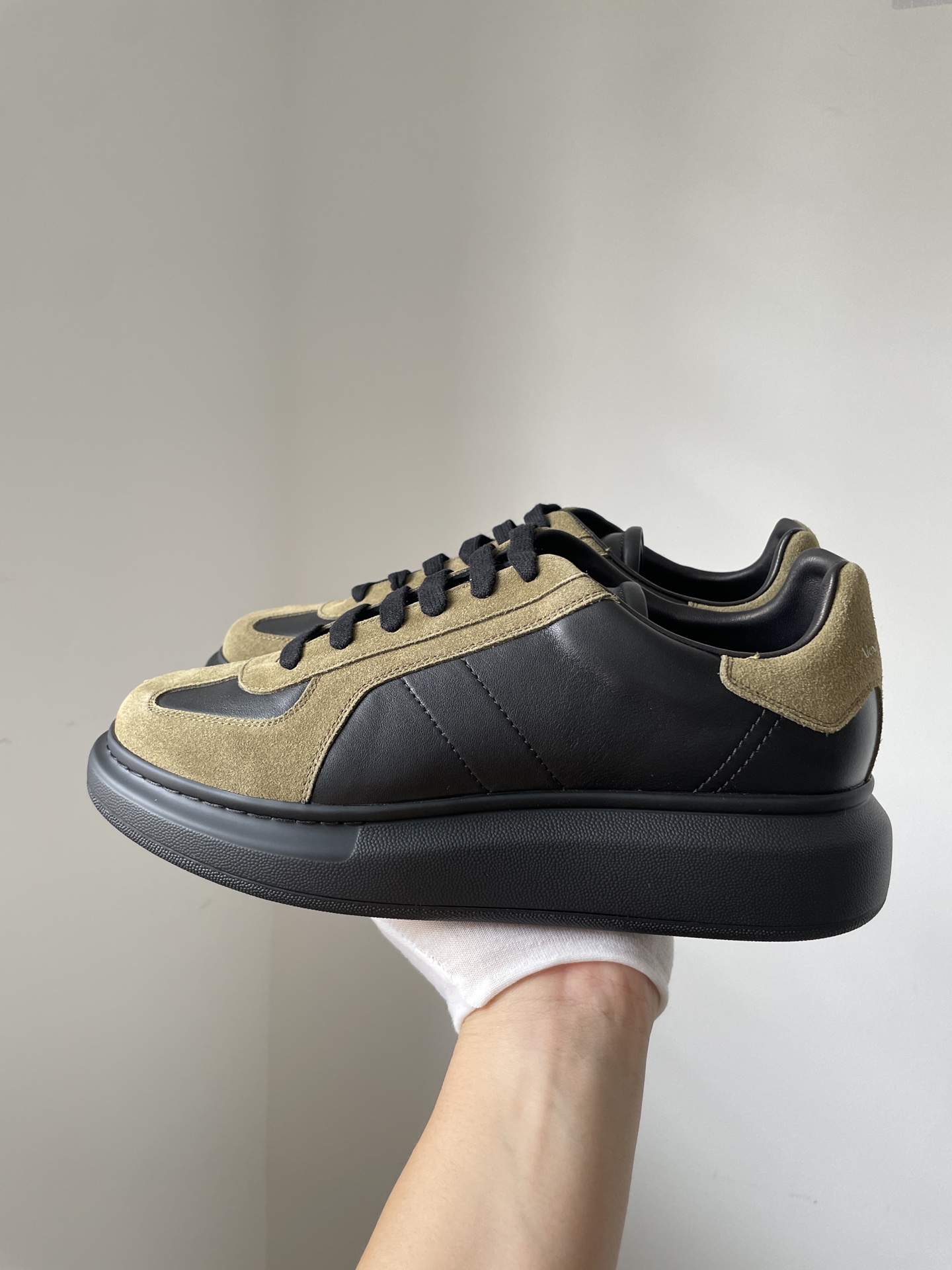 Alexander McQueen Oversized Sneaker Leather Round Toe Lace-Up Low-Top Sneakers Men Green - Image 5