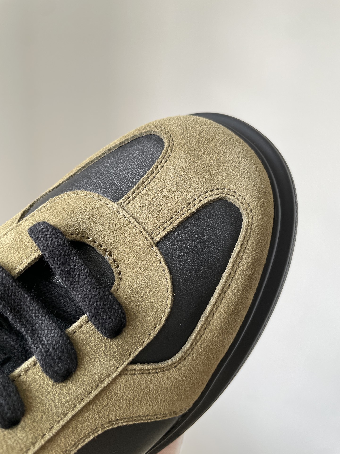 Alexander McQueen Oversized Sneaker Leather Round Toe Lace-Up Low-Top Sneakers Men Green - Image 6