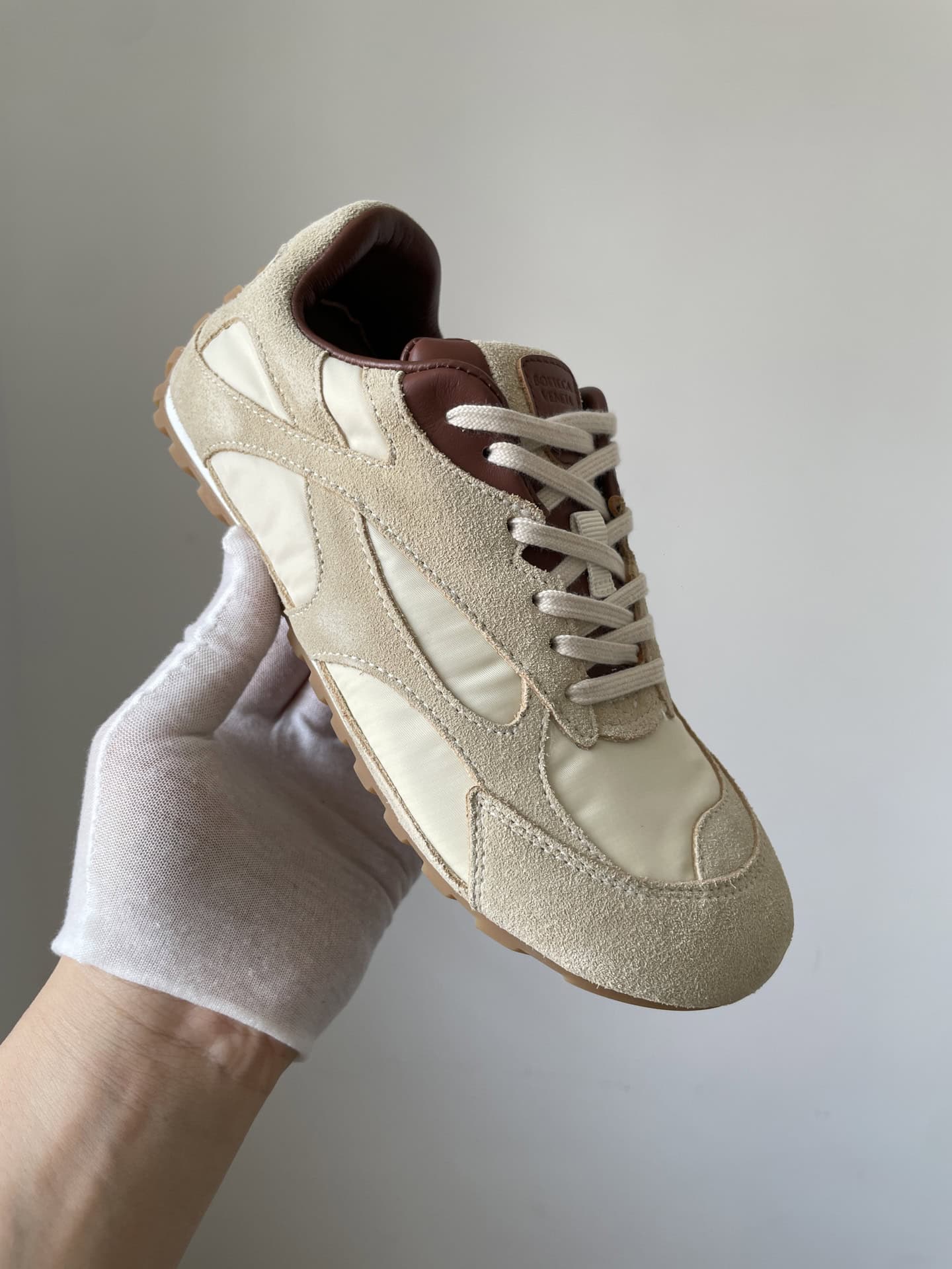 Bottega Veneta Orbit Calfskin Shiny Round Toe Lace-Up Thin Sole Low-Top Sneakers Unisex Beige - Image 2