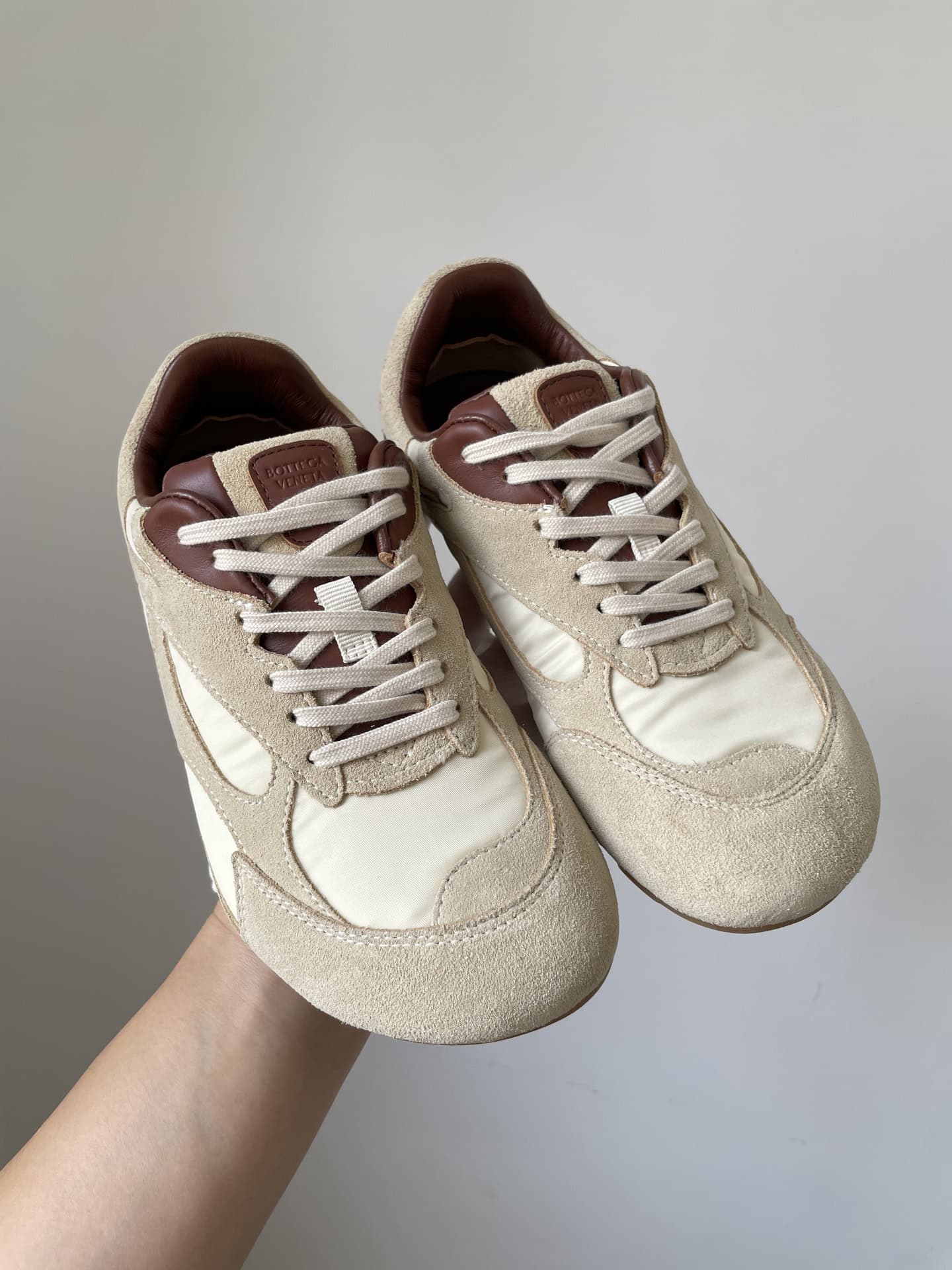 Bottega Veneta Orbit Calfskin Shiny Round Toe Lace-Up Thin Sole Low-Top Sneakers Unisex Beige - Image 4