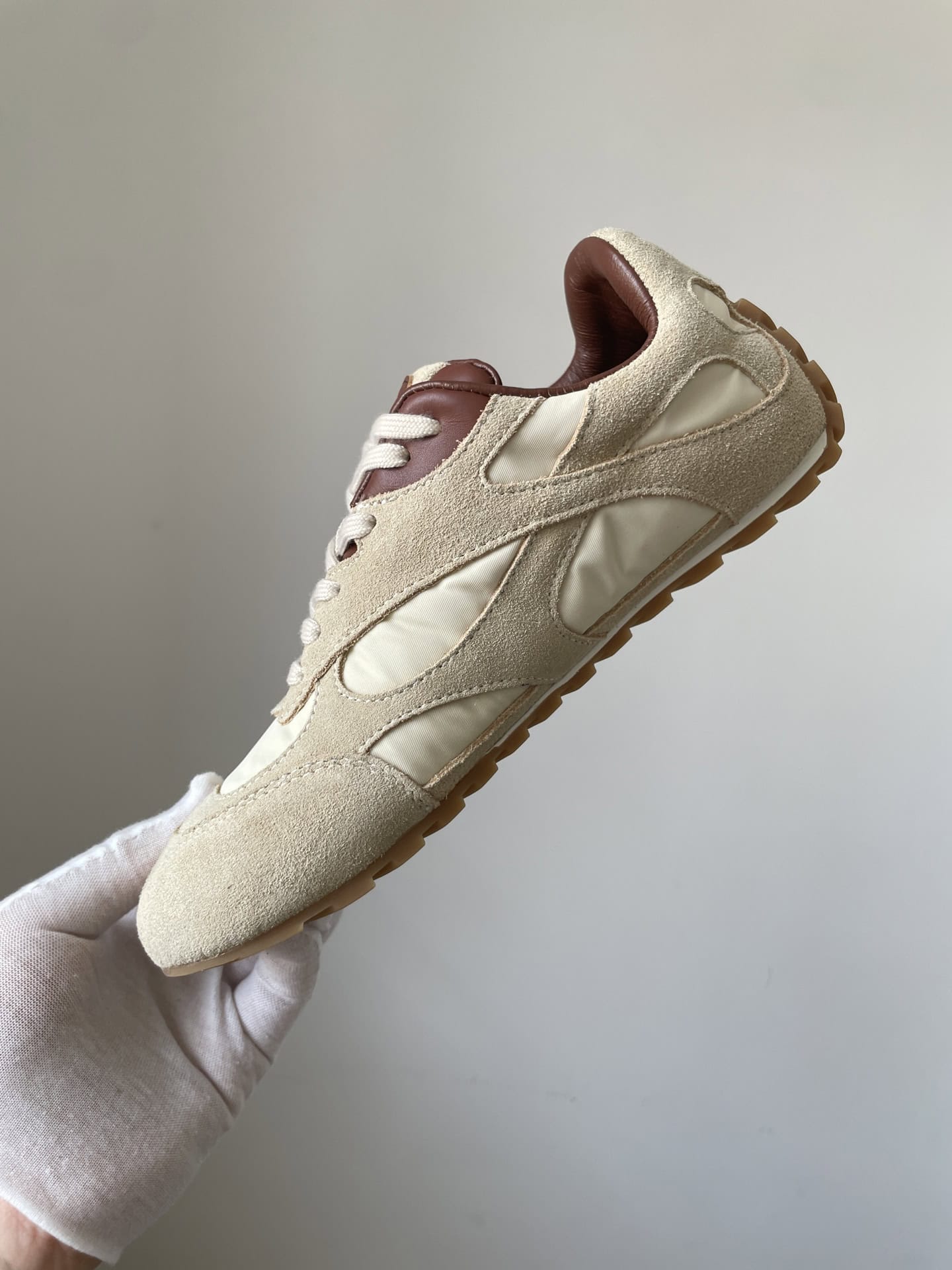 Bottega Veneta Orbit Calfskin Shiny Round Toe Lace-Up Thin Sole Low-Top Sneakers Unisex Beige - Image 5