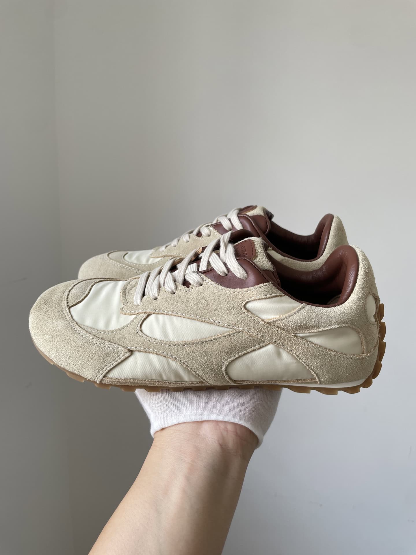 Bottega Veneta Orbit Calfskin Shiny Round Toe Lace-Up Thin Sole Low-Top Sneakers Unisex Beige - Image 6