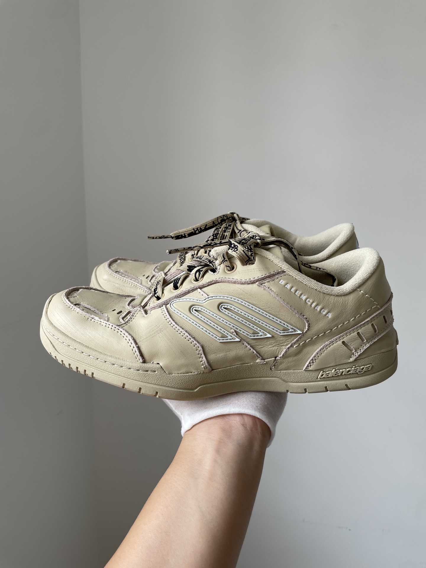 Balenciaga Hamptons Worn-Out Calfskin, Leather Round-Toe Lace-Up Low-Top Distressed Beige Sneakers for Women - Image 5