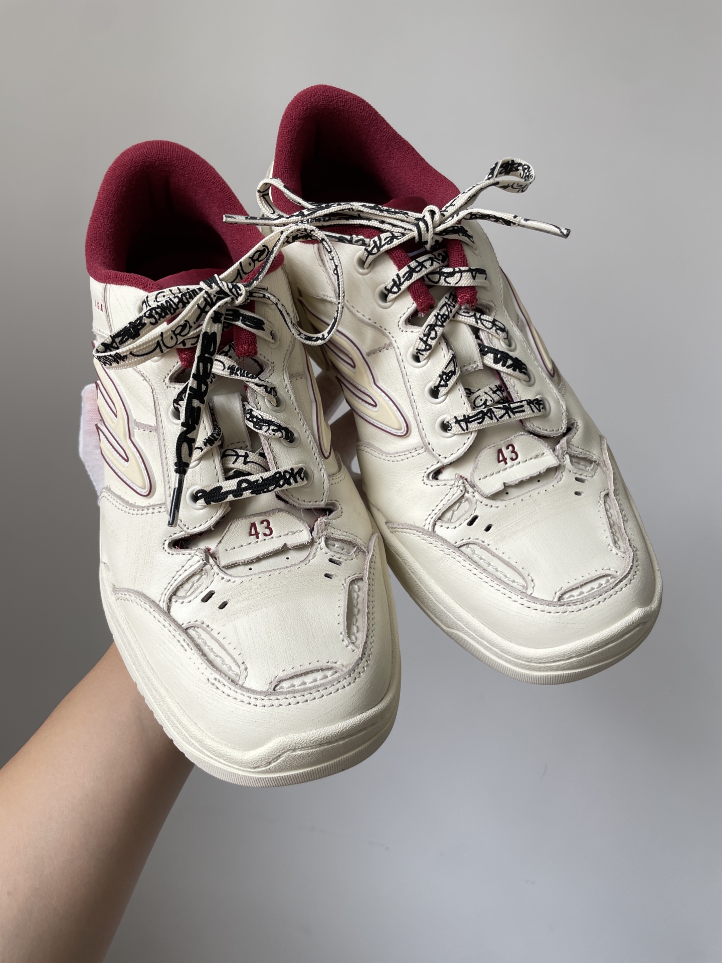 Balenciaga Hamptons Worn-Out Round-Toe Lace-Up Low-Top Distressed White Sneakers - Image 6