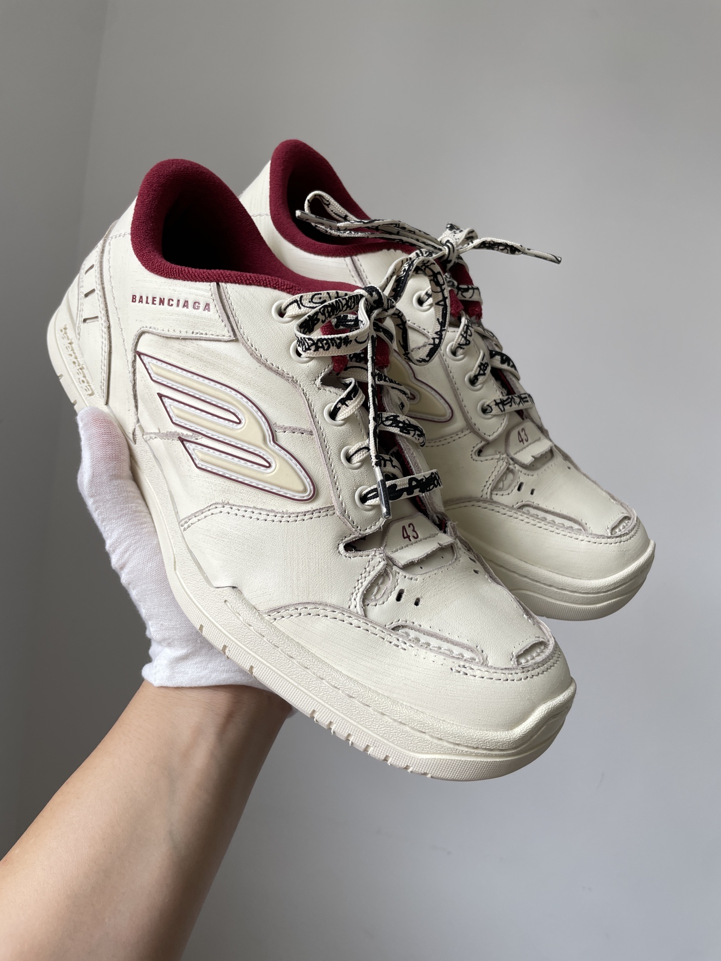 Balenciaga Hamptons Worn-Out Round-Toe Lace-Up Low-Top Distressed White Sneakers - Image 7