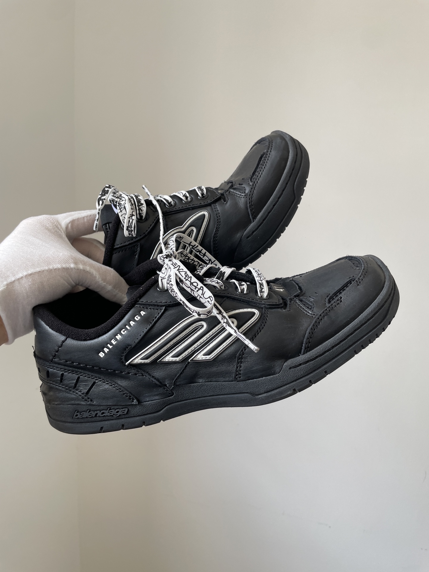 Balenciaga Hamptons Worn-Out Leather Round-Toe Lace-Up Low-Top Black Sneakers - Image 2