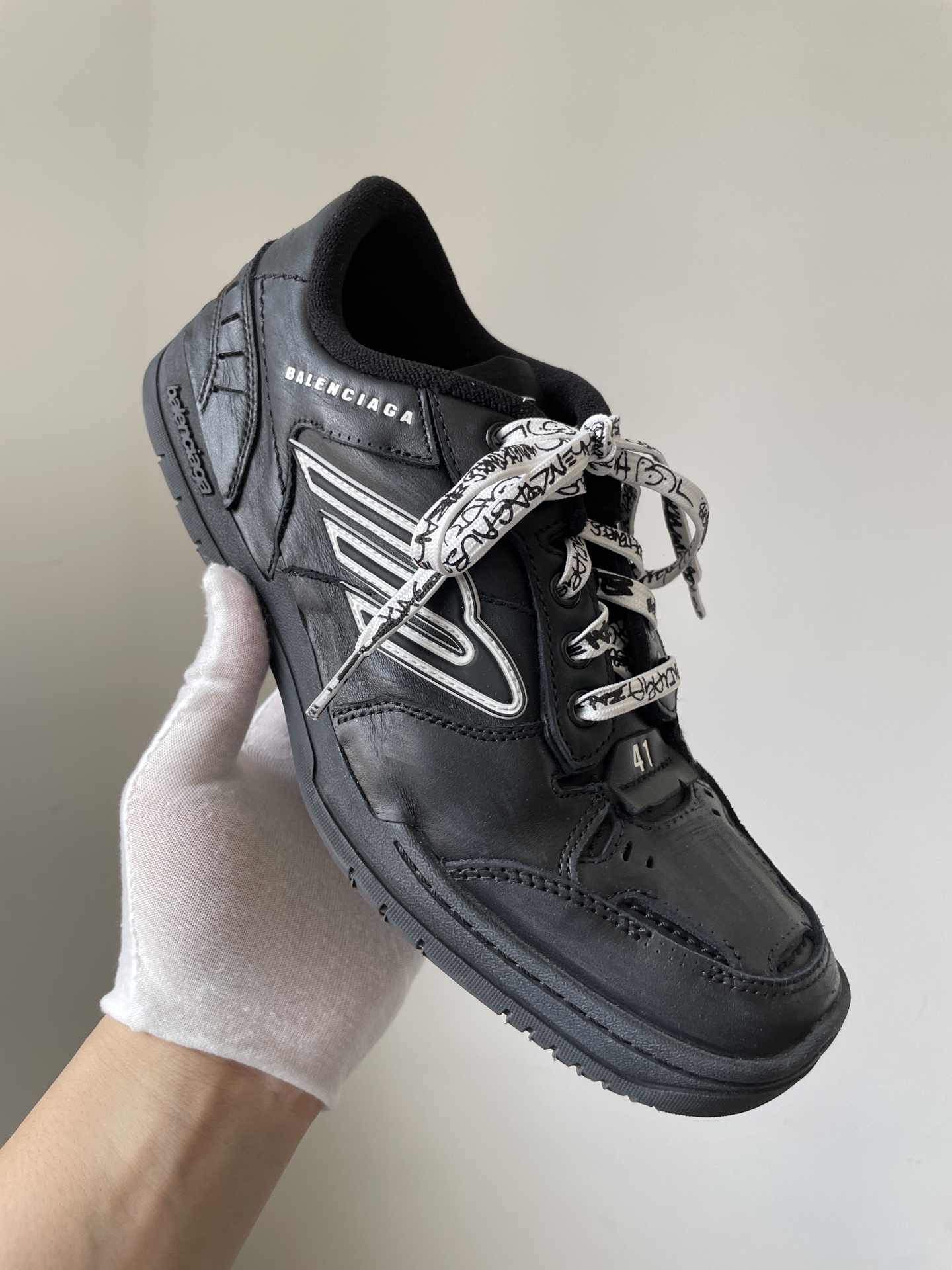 Balenciaga Hamptons Worn-Out Leather Round-Toe Lace-Up Low-Top Black Sneakers - Image 3