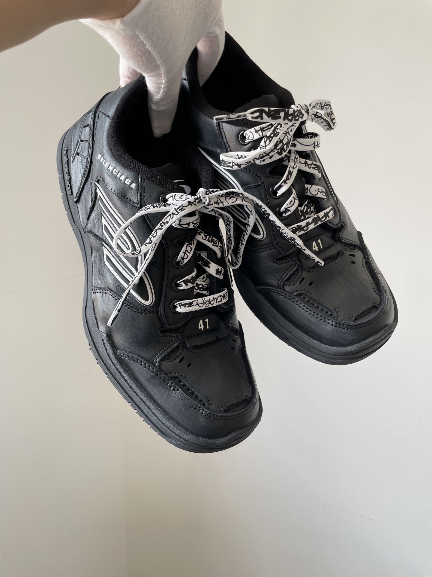 Balenciaga Hamptons Worn-Out Leather Round-Toe Lace-Up Low-Top Black Sneakers - Image 4