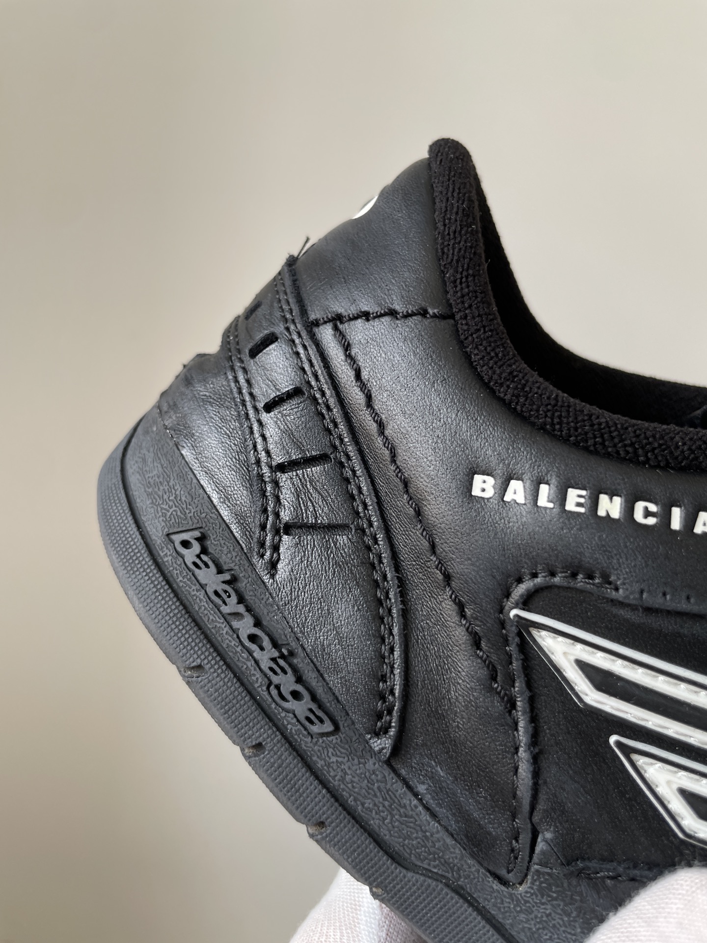 Balenciaga Hamptons Worn-Out Leather Round-Toe Lace-Up Low-Top Black Sneakers - Image 7