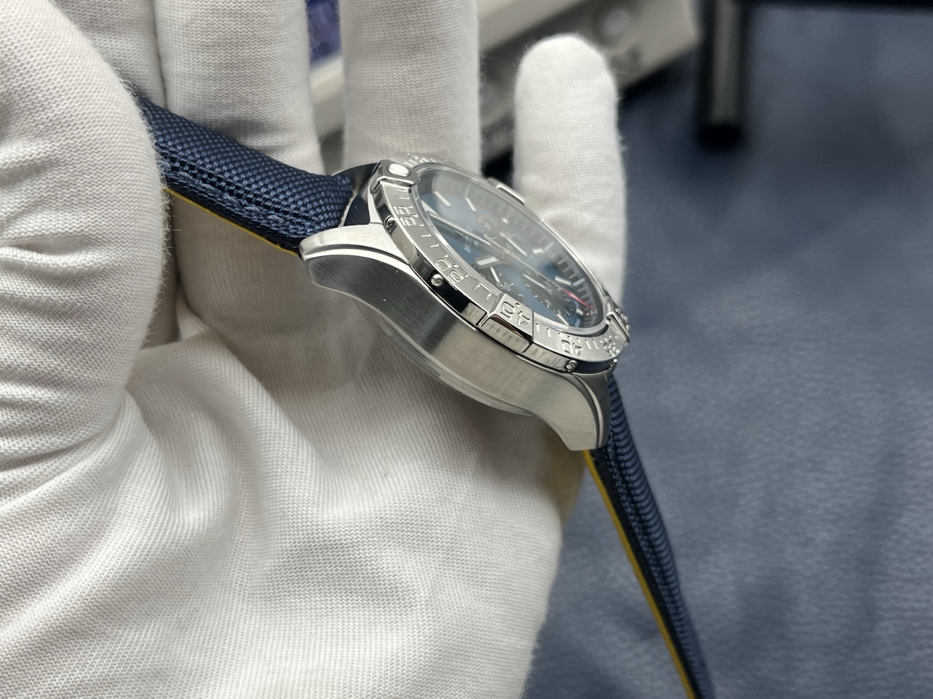 Breitling Avenger Automatic Chronograph Men’s Watch 44mm Blue Dial Stainless Steel Case with Leather Strap - Image 6